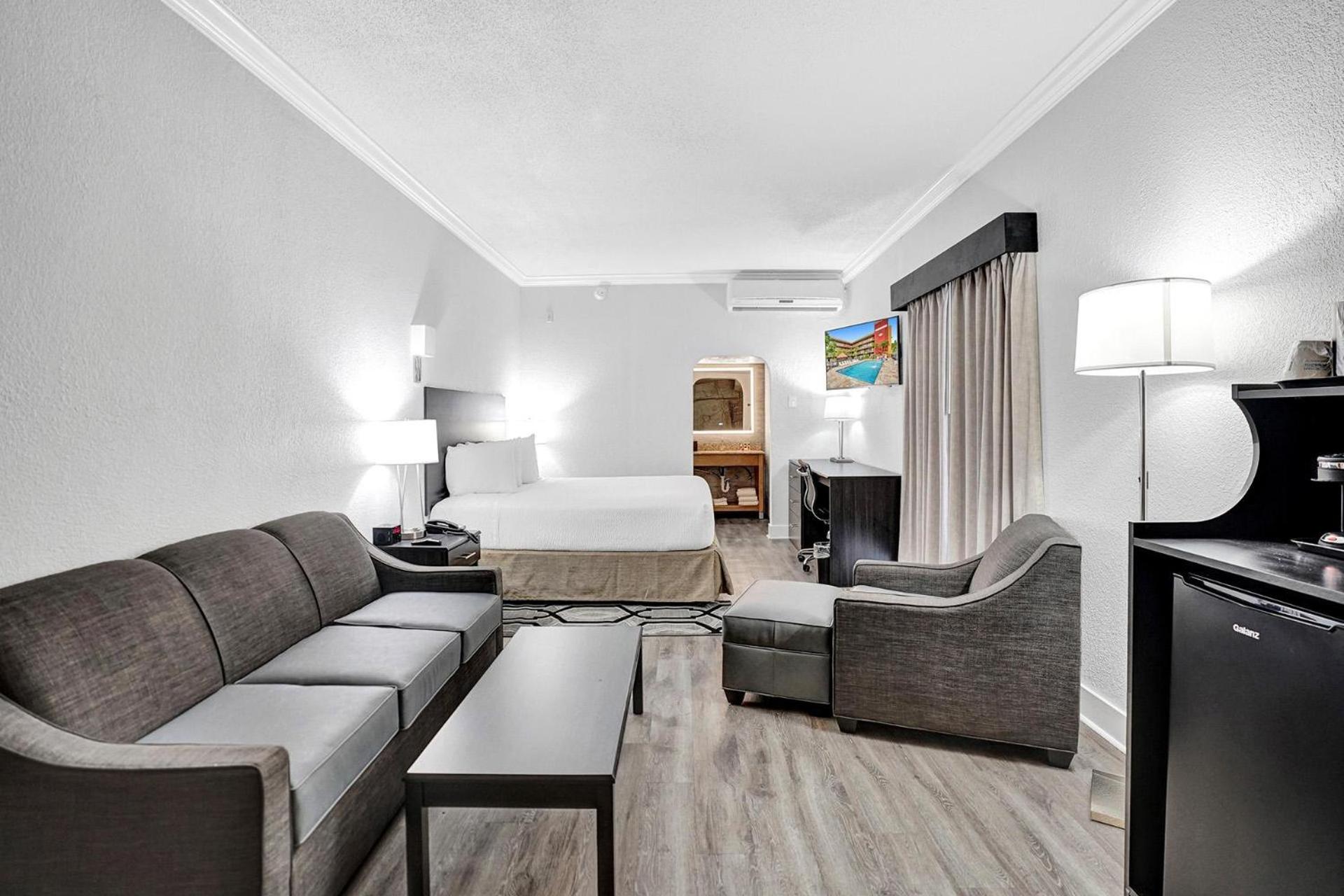 King Studio with Sofa Bed
