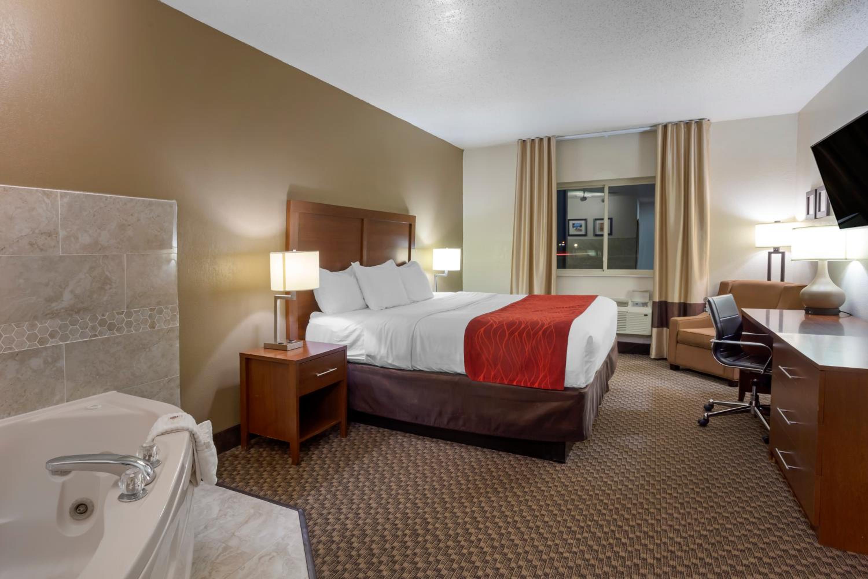Superior King Suite - Non-Smoking - Photo 2