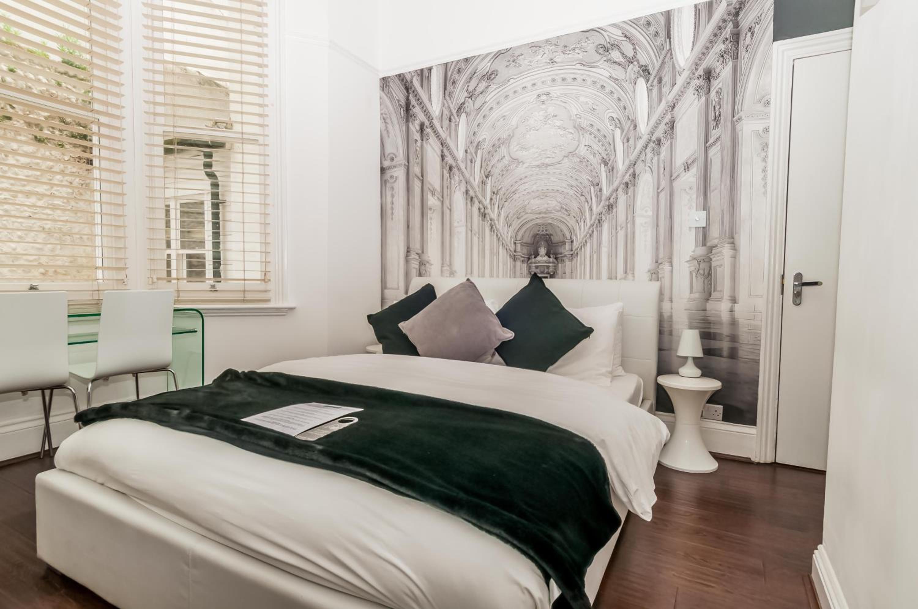 Deluxe Double Room with Shower