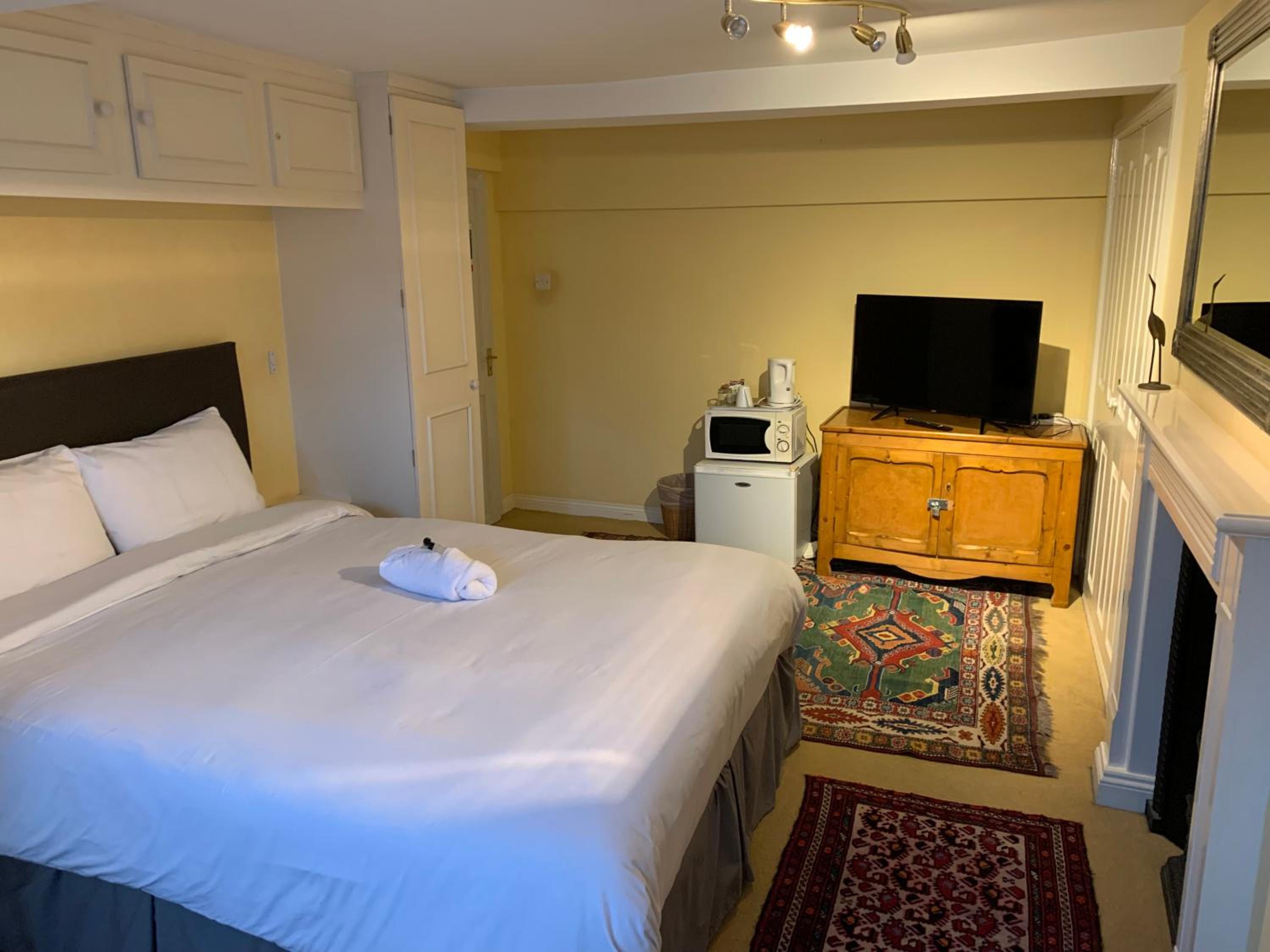 Double Room with Shared Bathroom photo 1