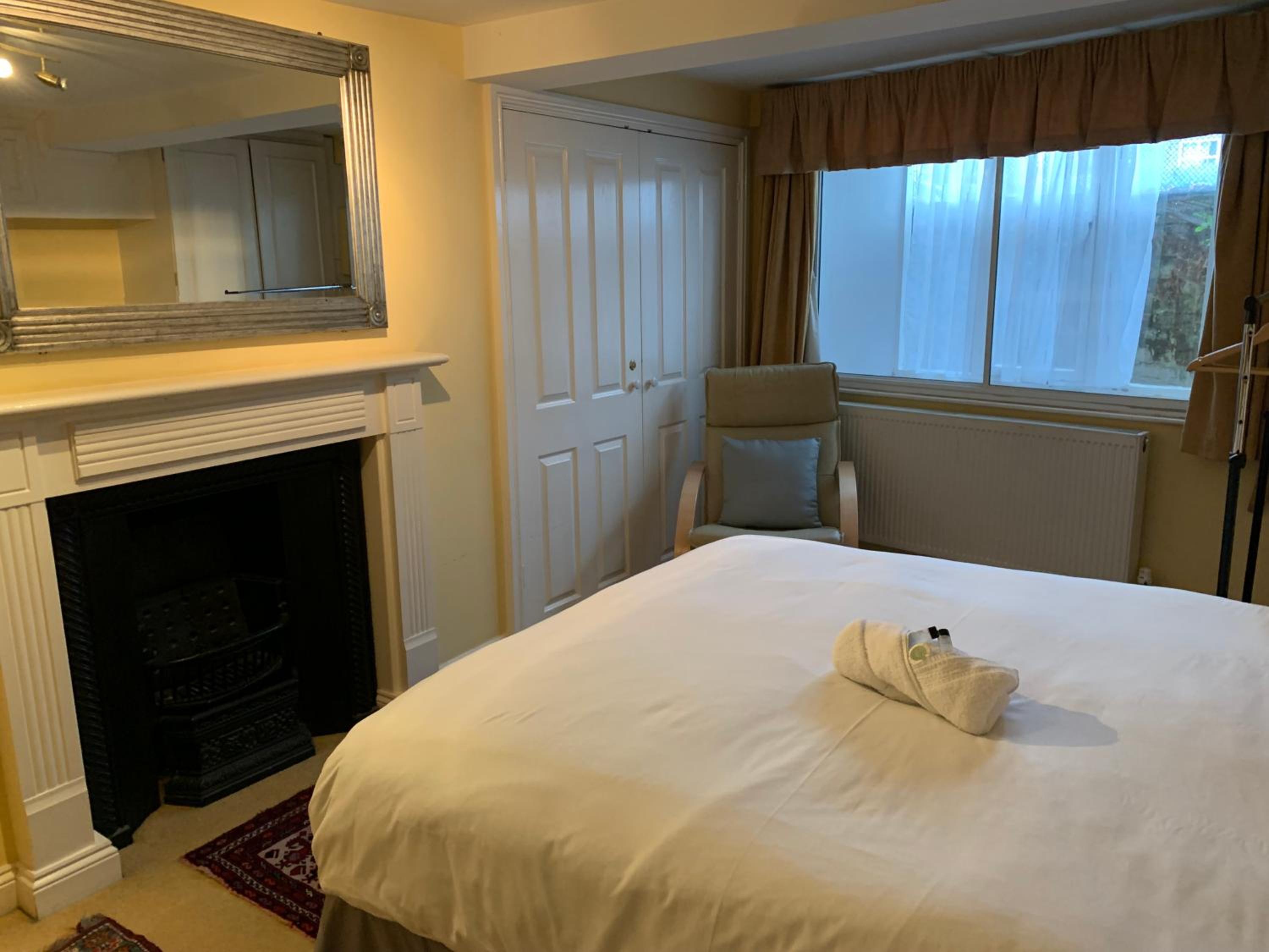 Double Room with Shared Bathroom photo 2
