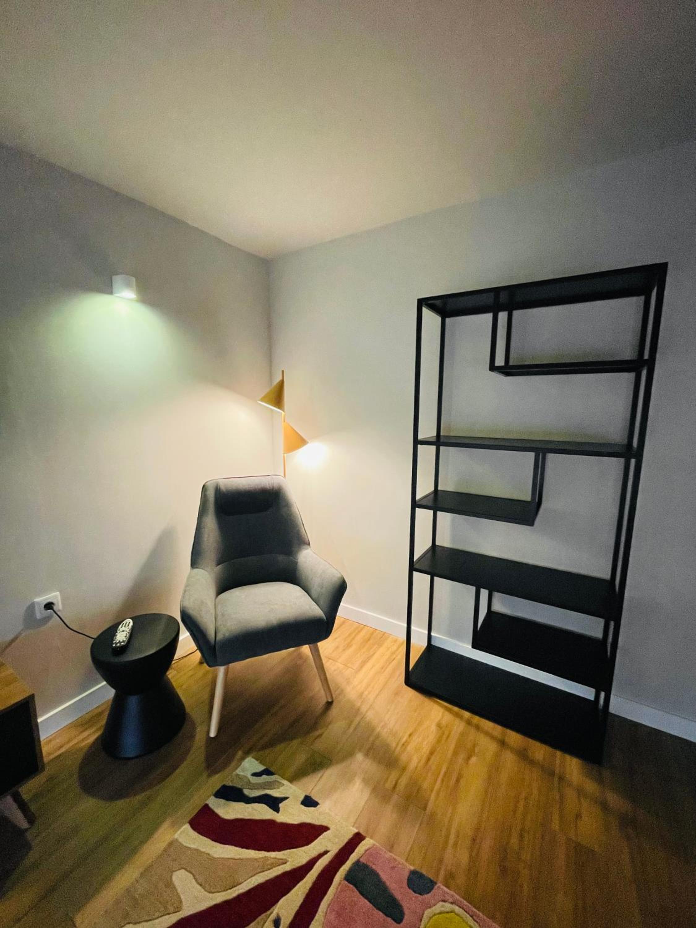 King Studio with Sofa Bed - Photo 9