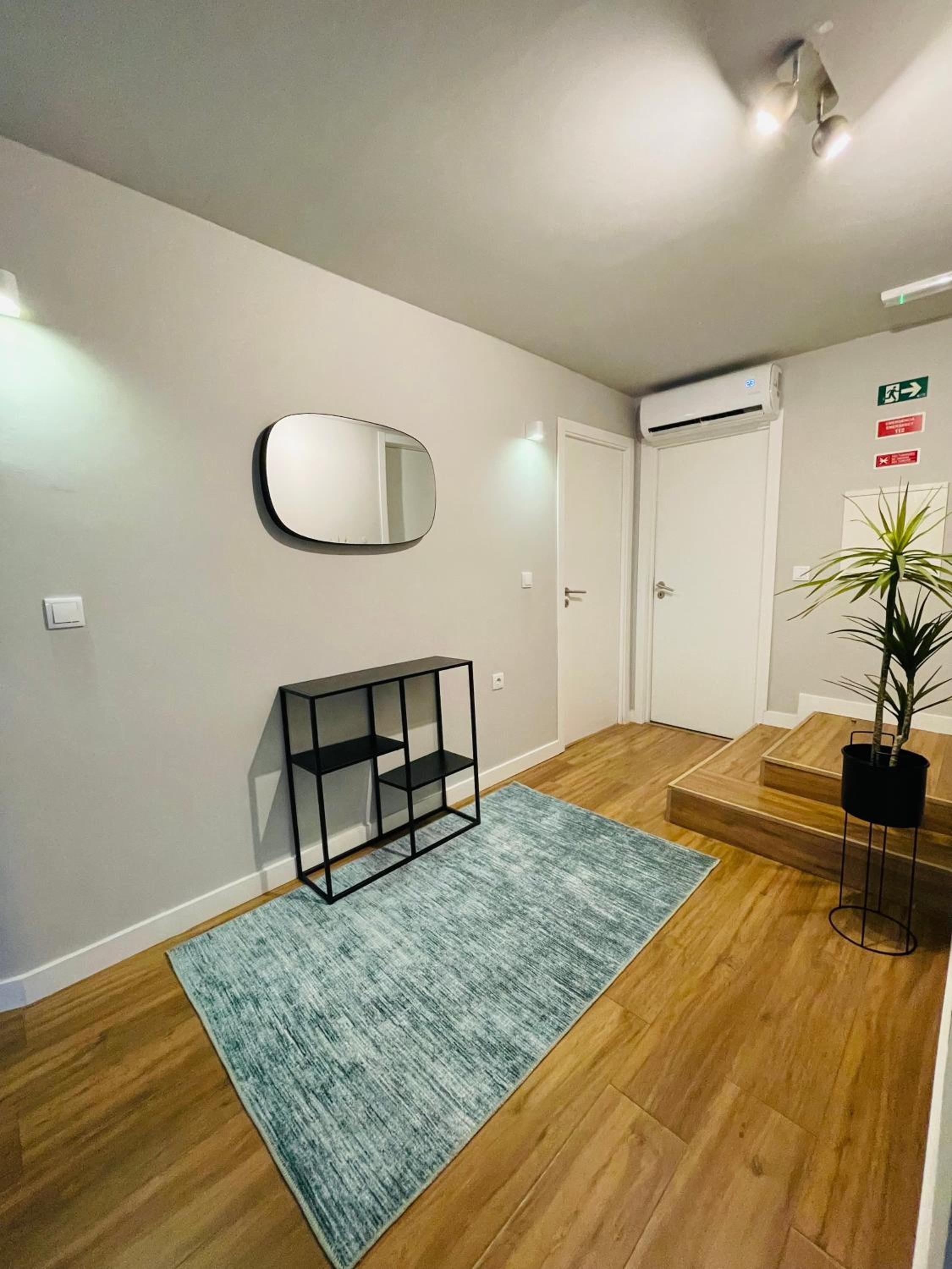King Studio with Sofa Bed - Photo 10