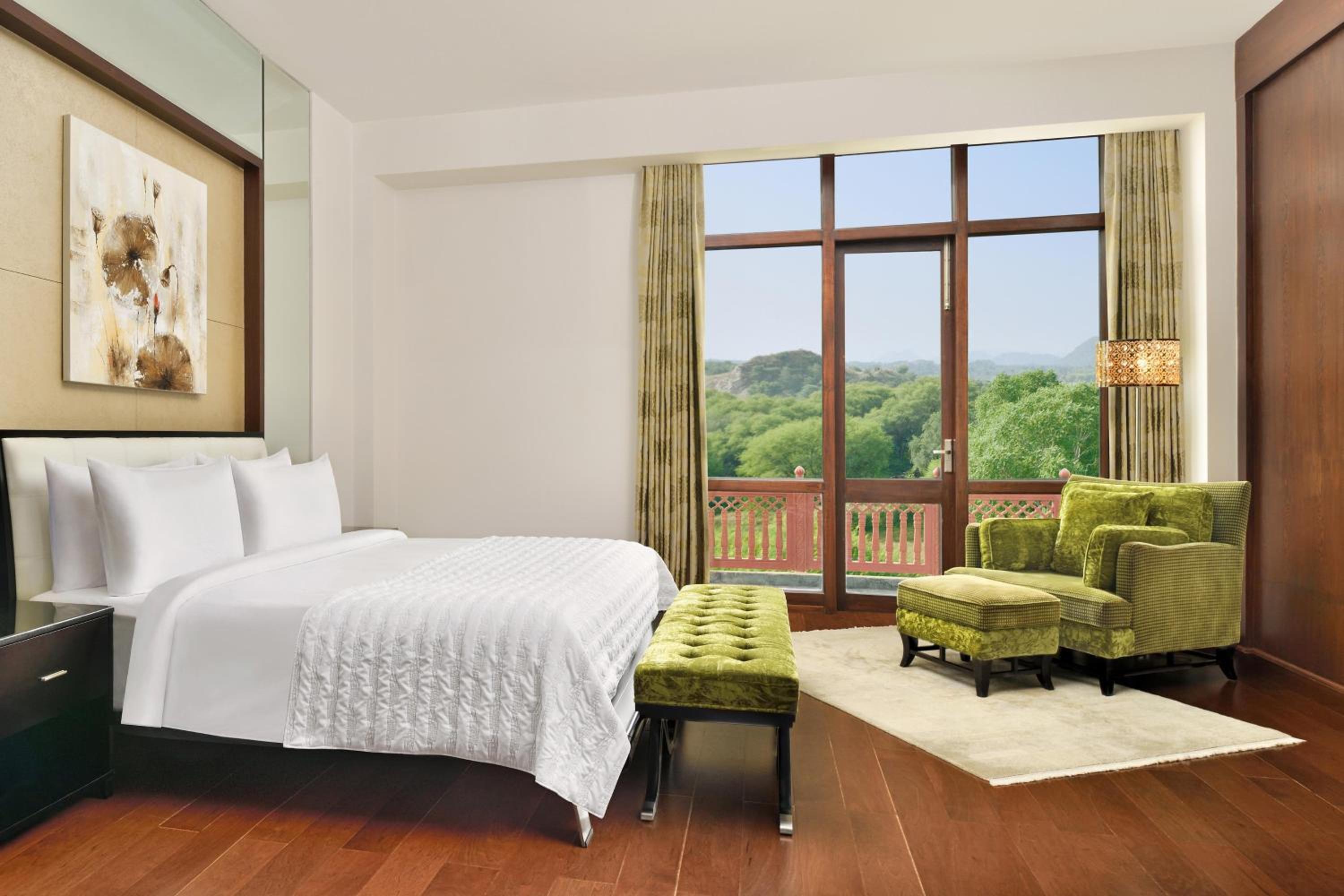Deluxe Suite with Mountain View(20% discount on food and soft beverages, 20% discount on Spa,Buy 1 get 1 on select brands at Madeira bar between 4 pm - 10 pm)