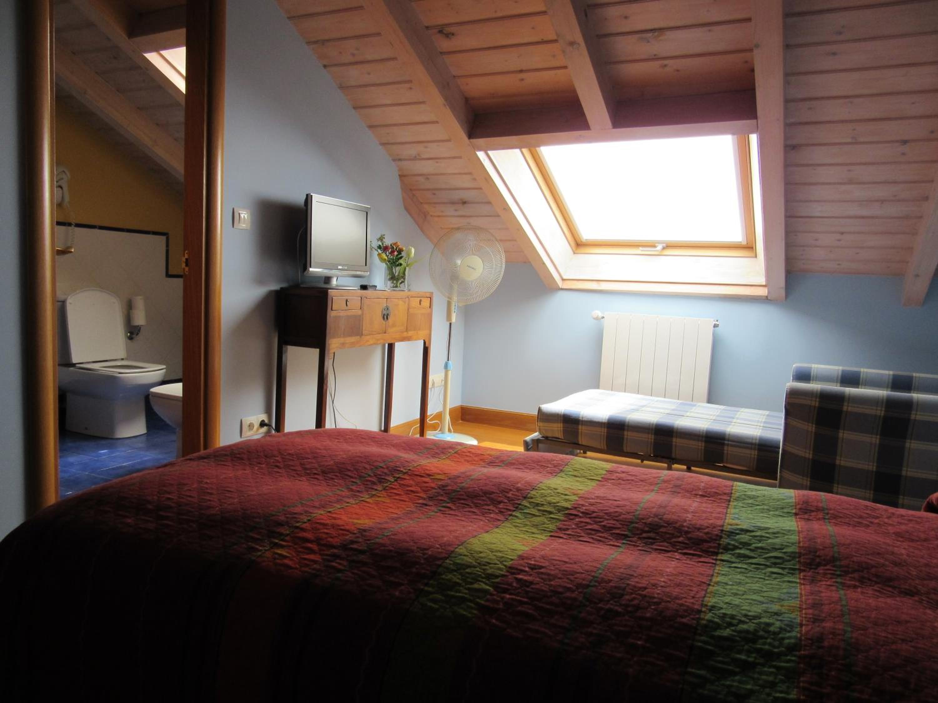Double Room with Extra Bed photo 2