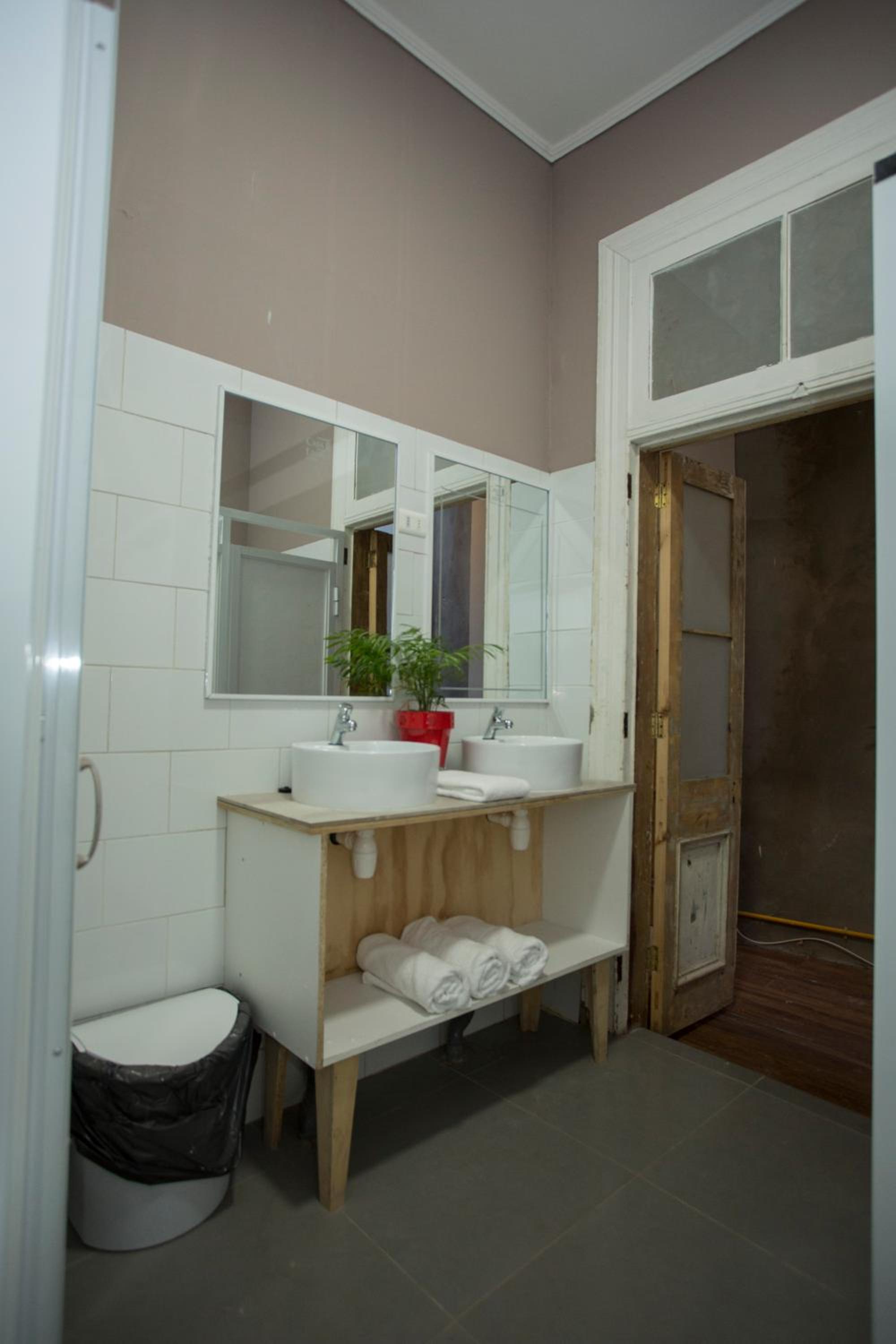 Family Room With Shared Bathroom photo 2