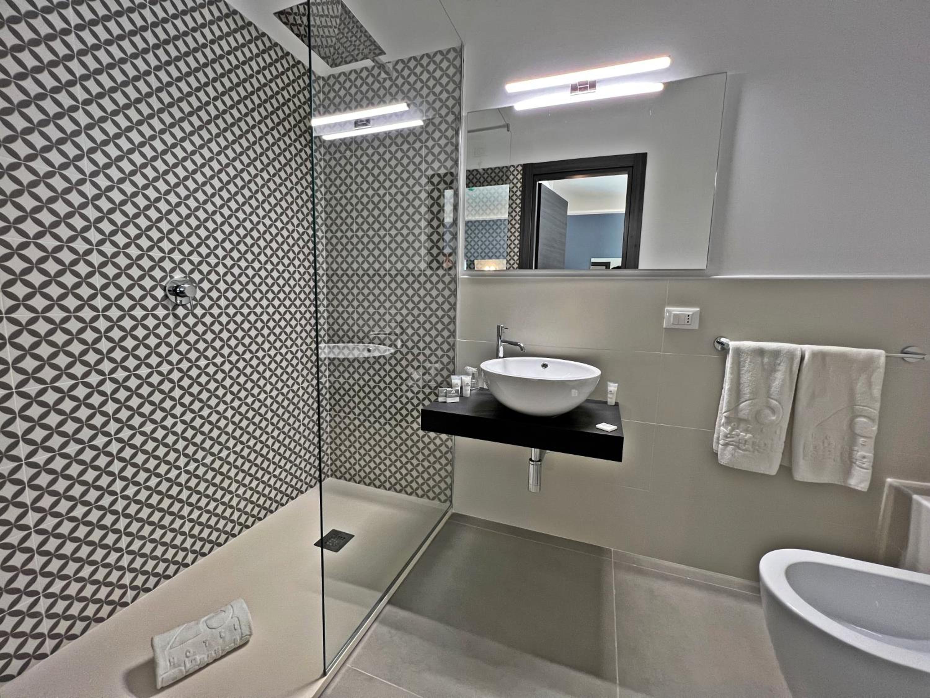 Comfort Double Room with Terrace and Sea View - Photo 13