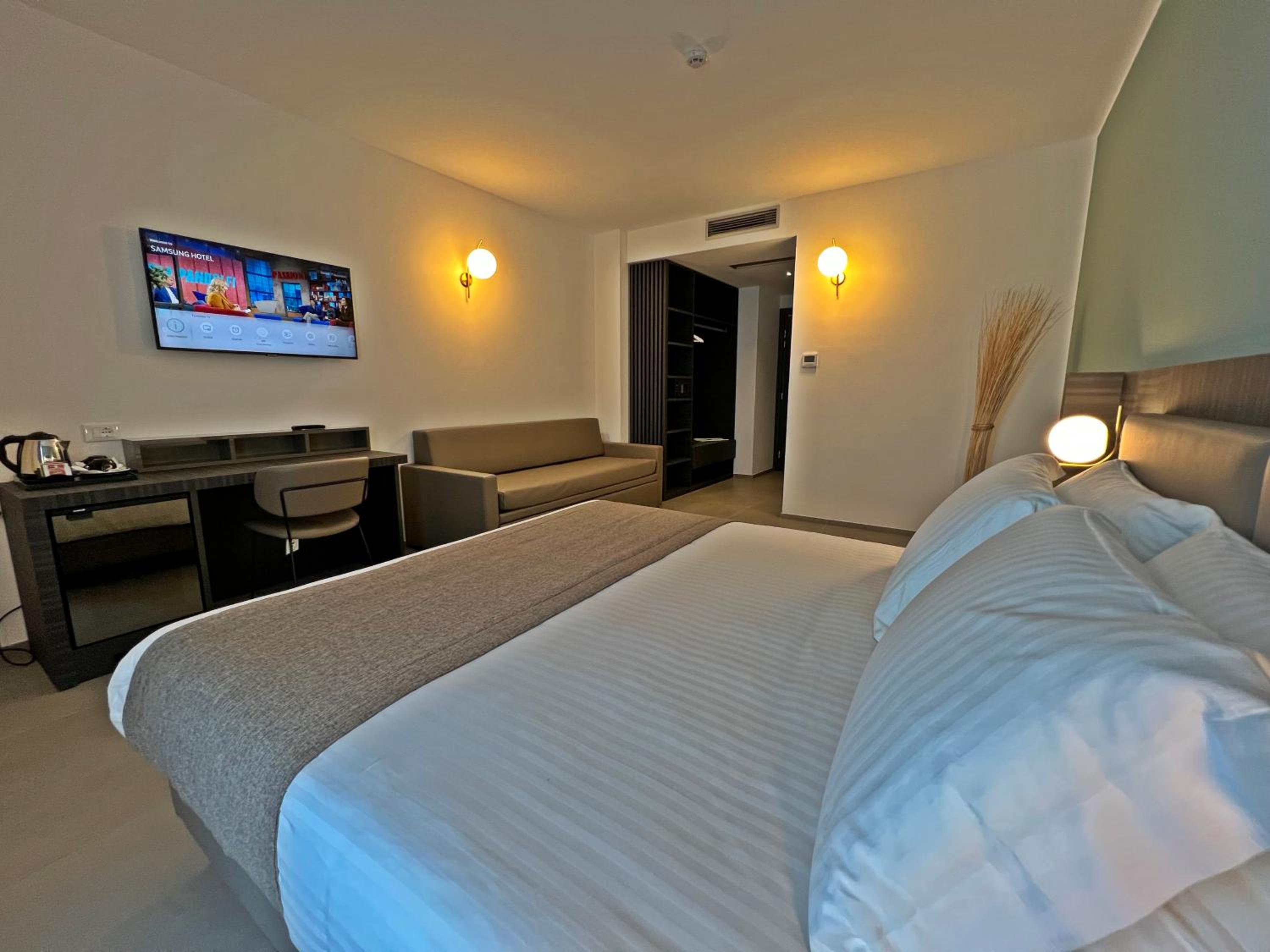 Deluxe Double Room with Terrace and Sea View - Photo 5