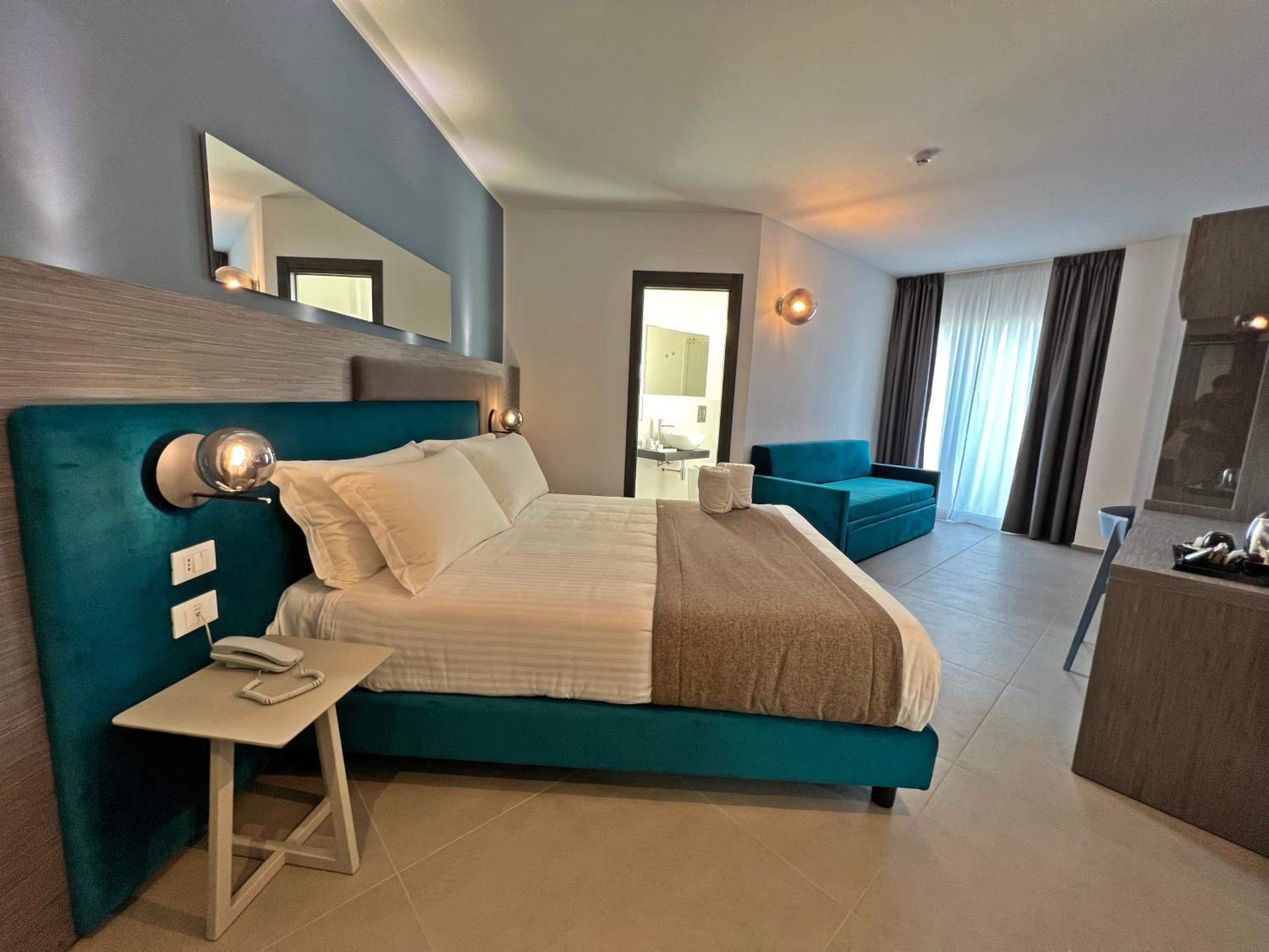 Deluxe Double Room with Terrace and Sea View - Photo 4