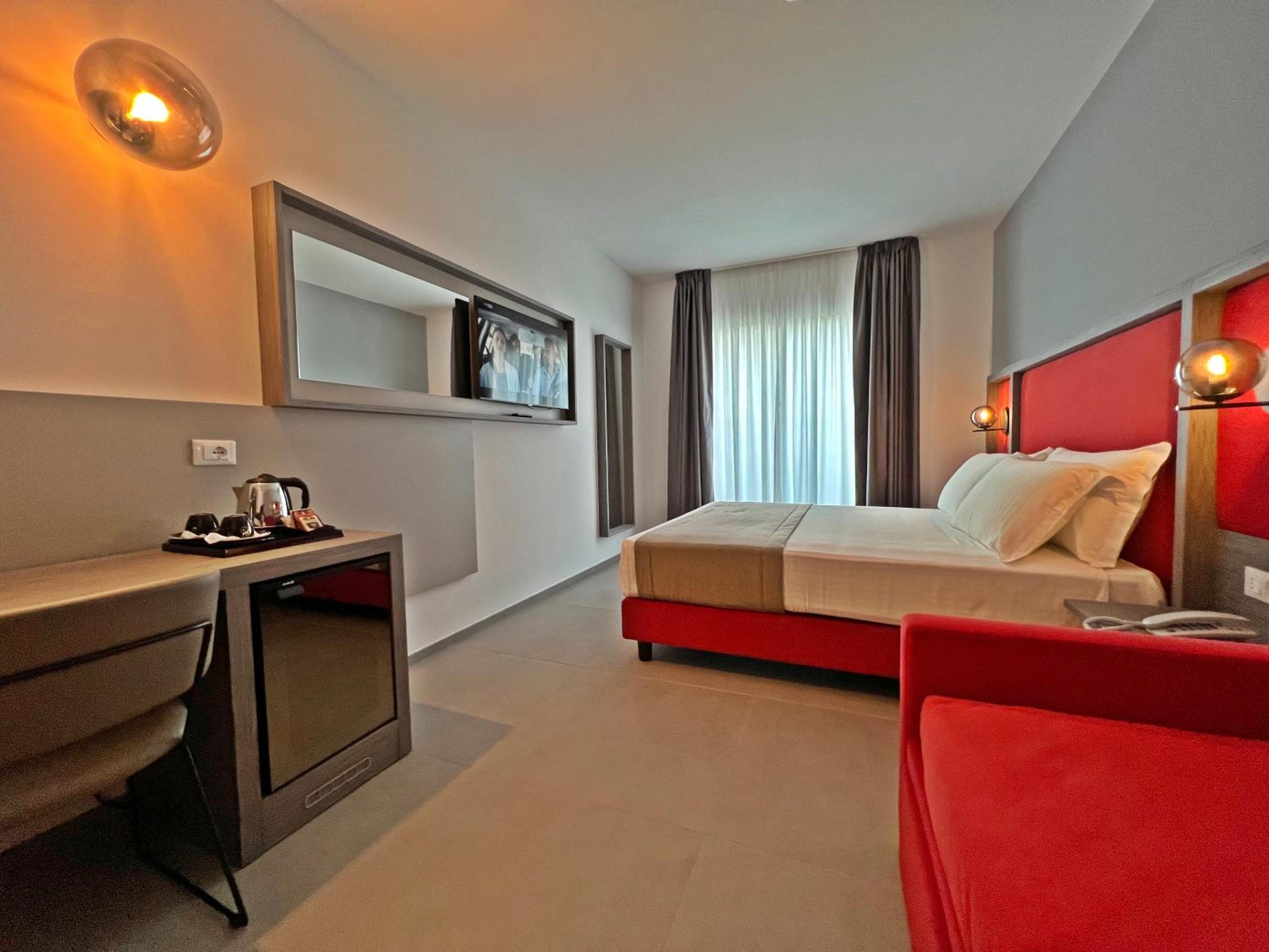 Deluxe Double Room with Terrace and Sea View - Photo 9
