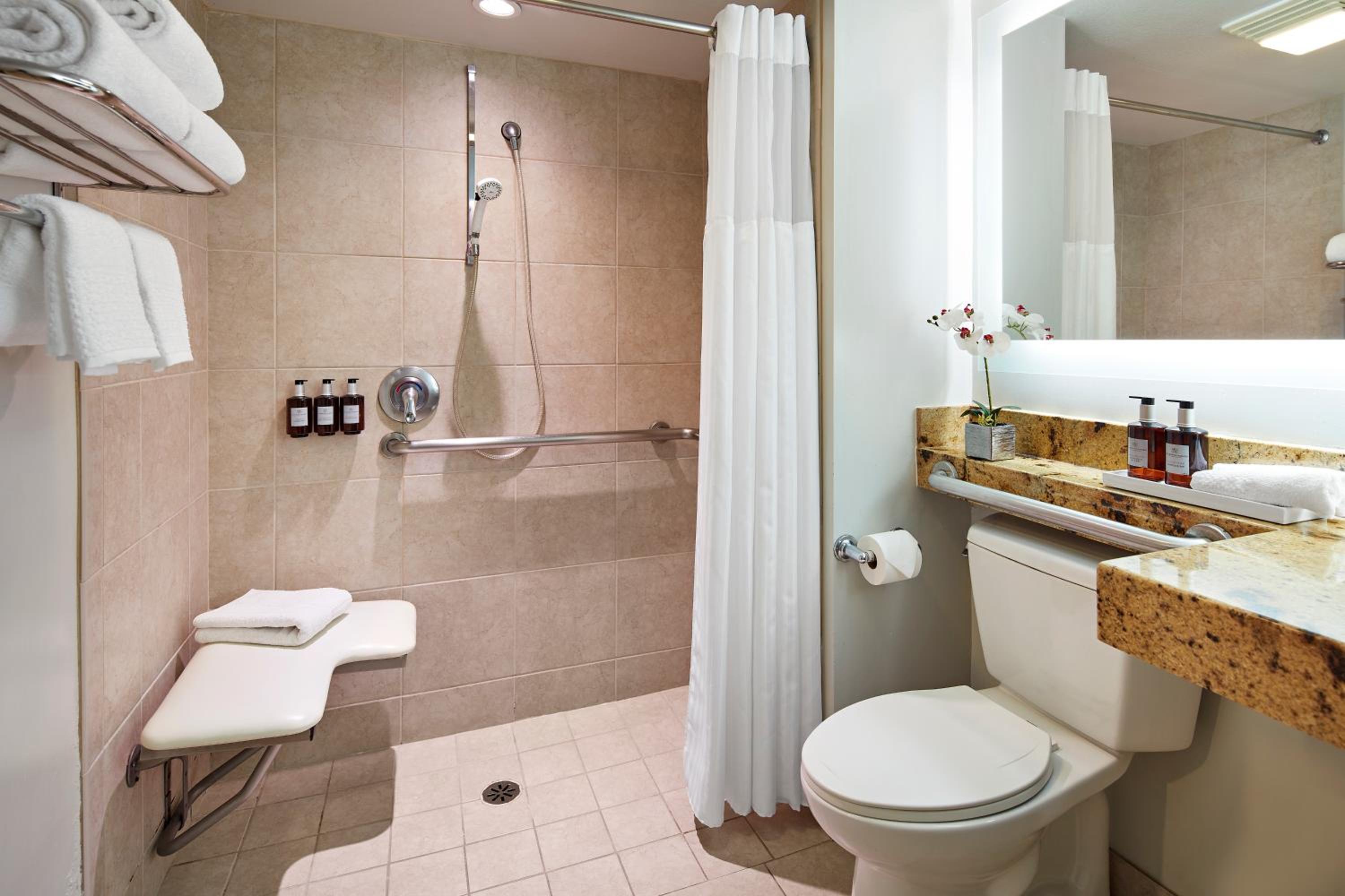 Queen Room with Two Queen Beds - Disability Access thumbnail 6