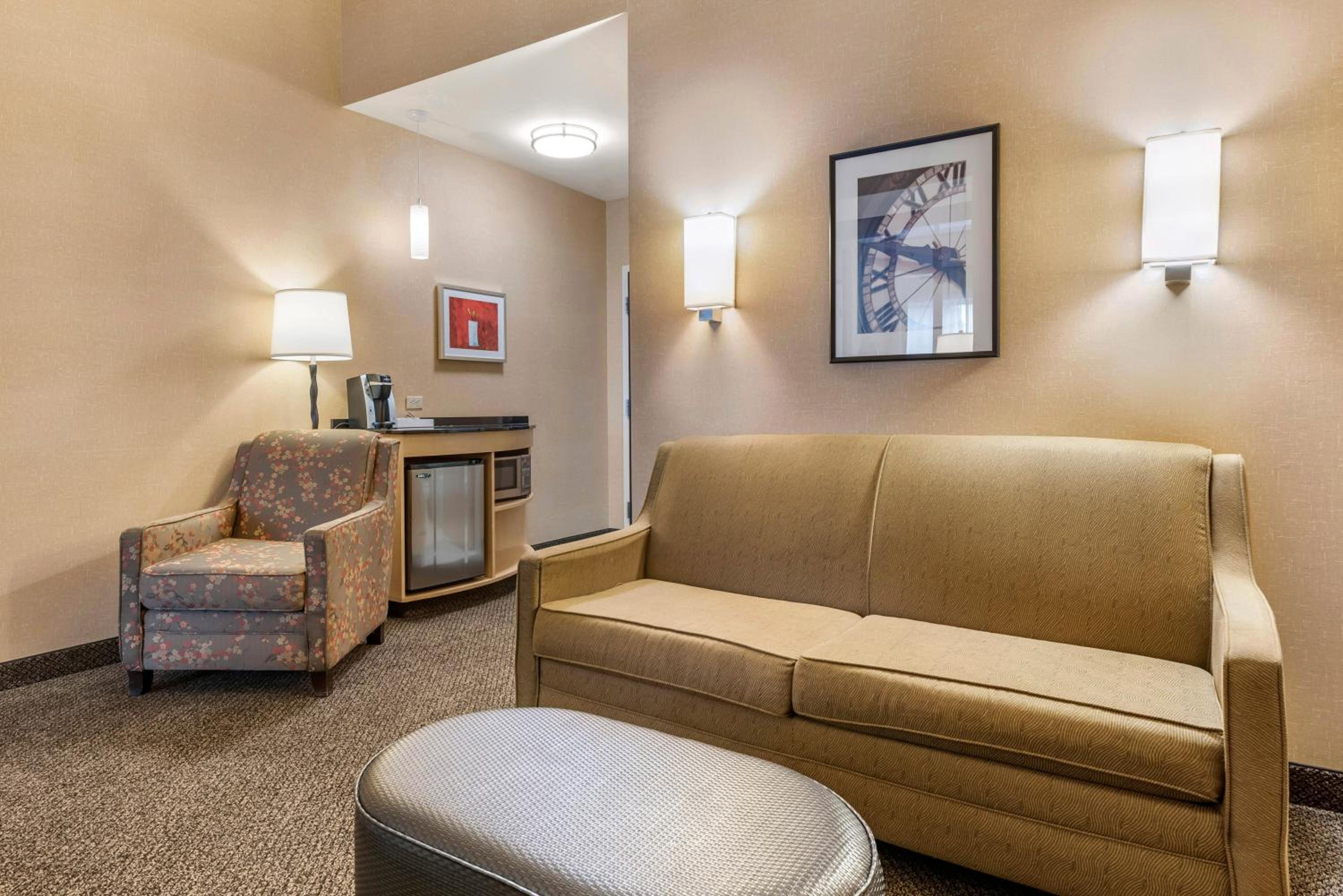 King Suite - Hearing Accessible/Non-Smoking - Photo 5