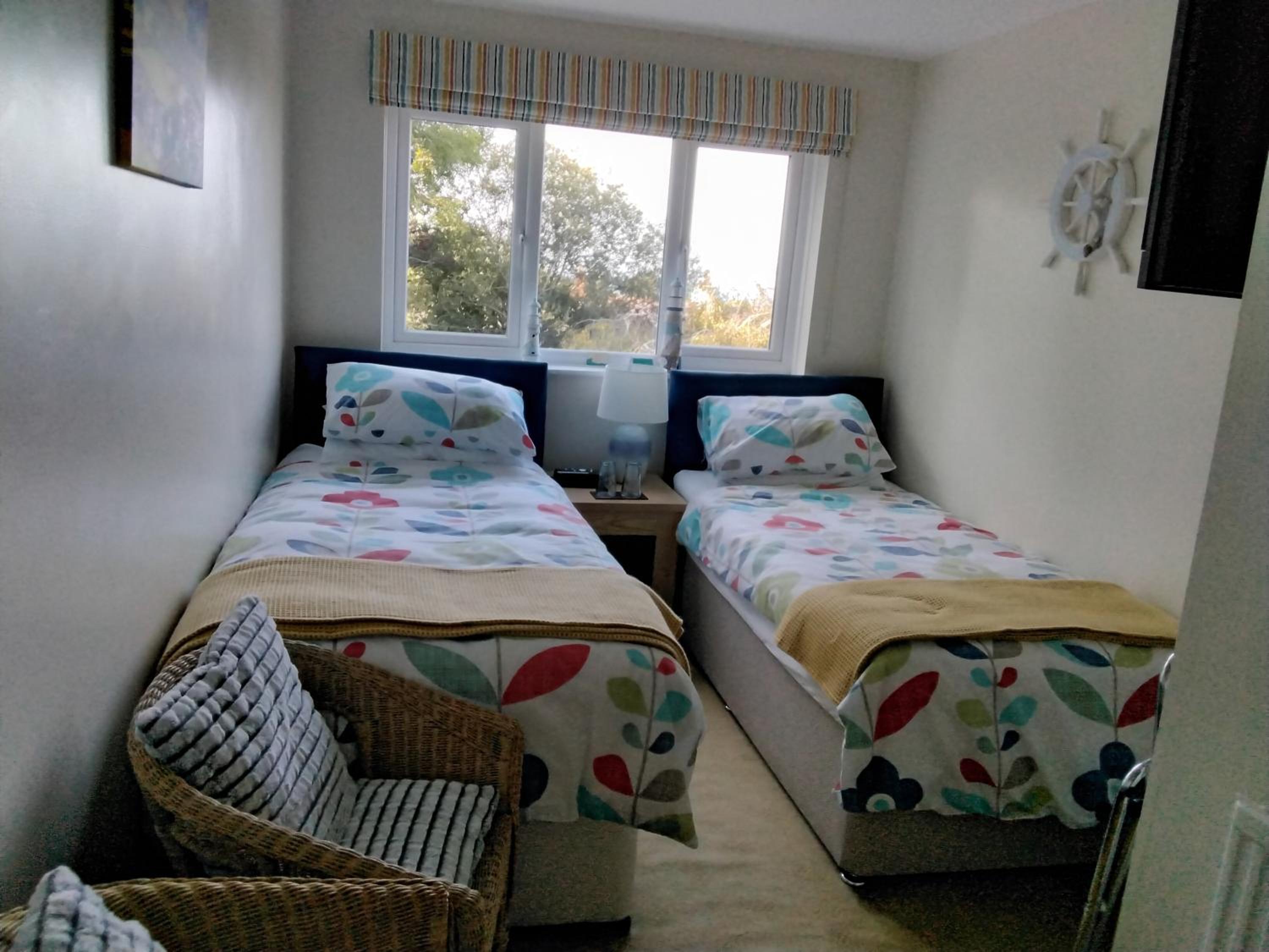 Twin Room With Private External Bathroom photo 2