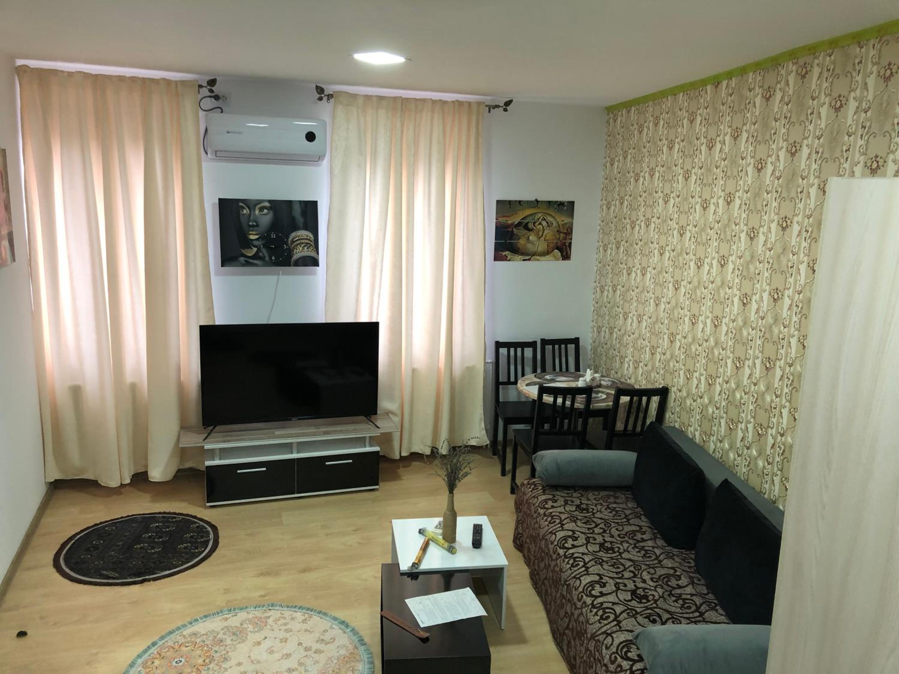 One-Bedroom Apartment - Photo 2