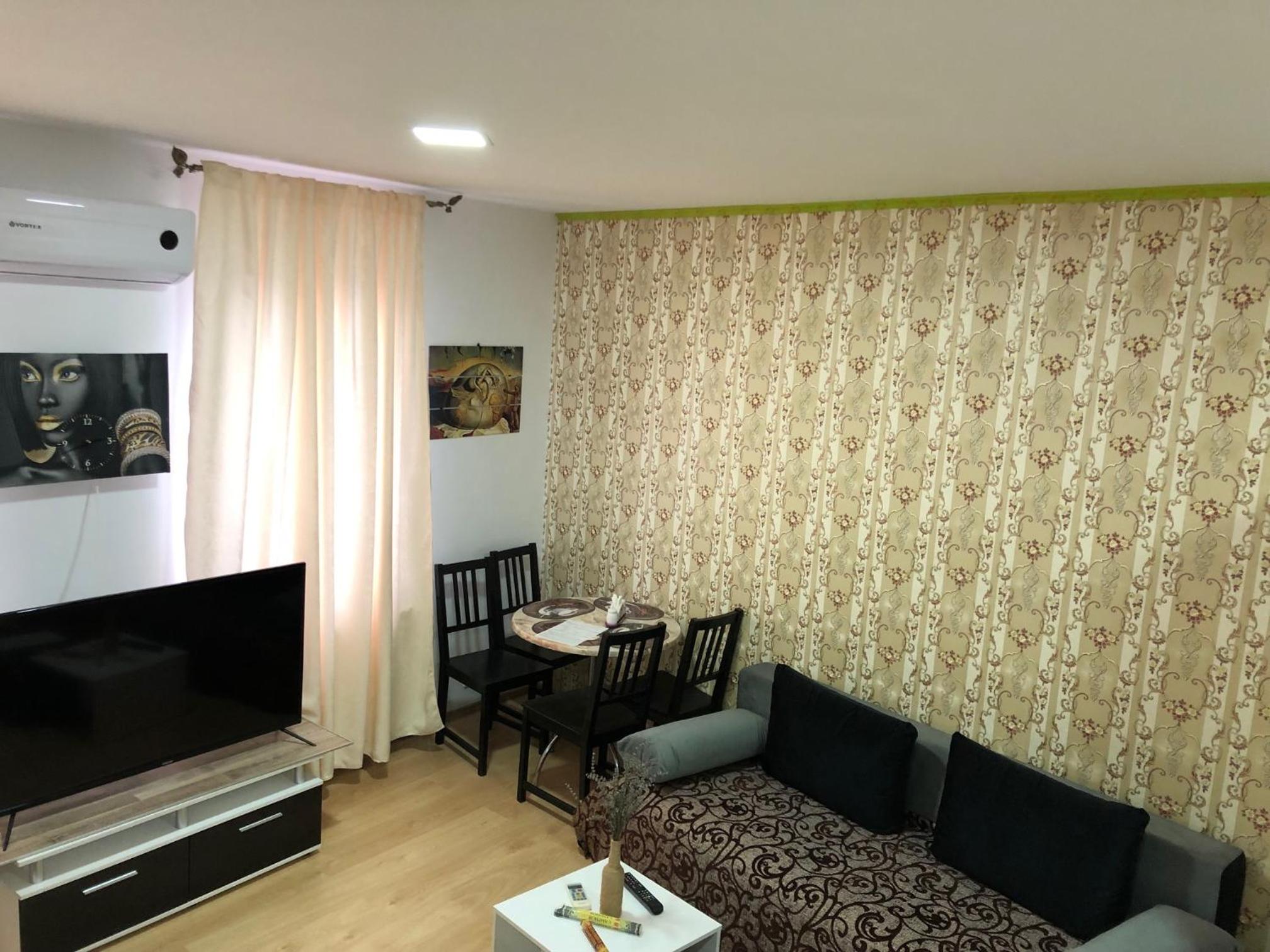 One-Bedroom Apartment - Photo 1