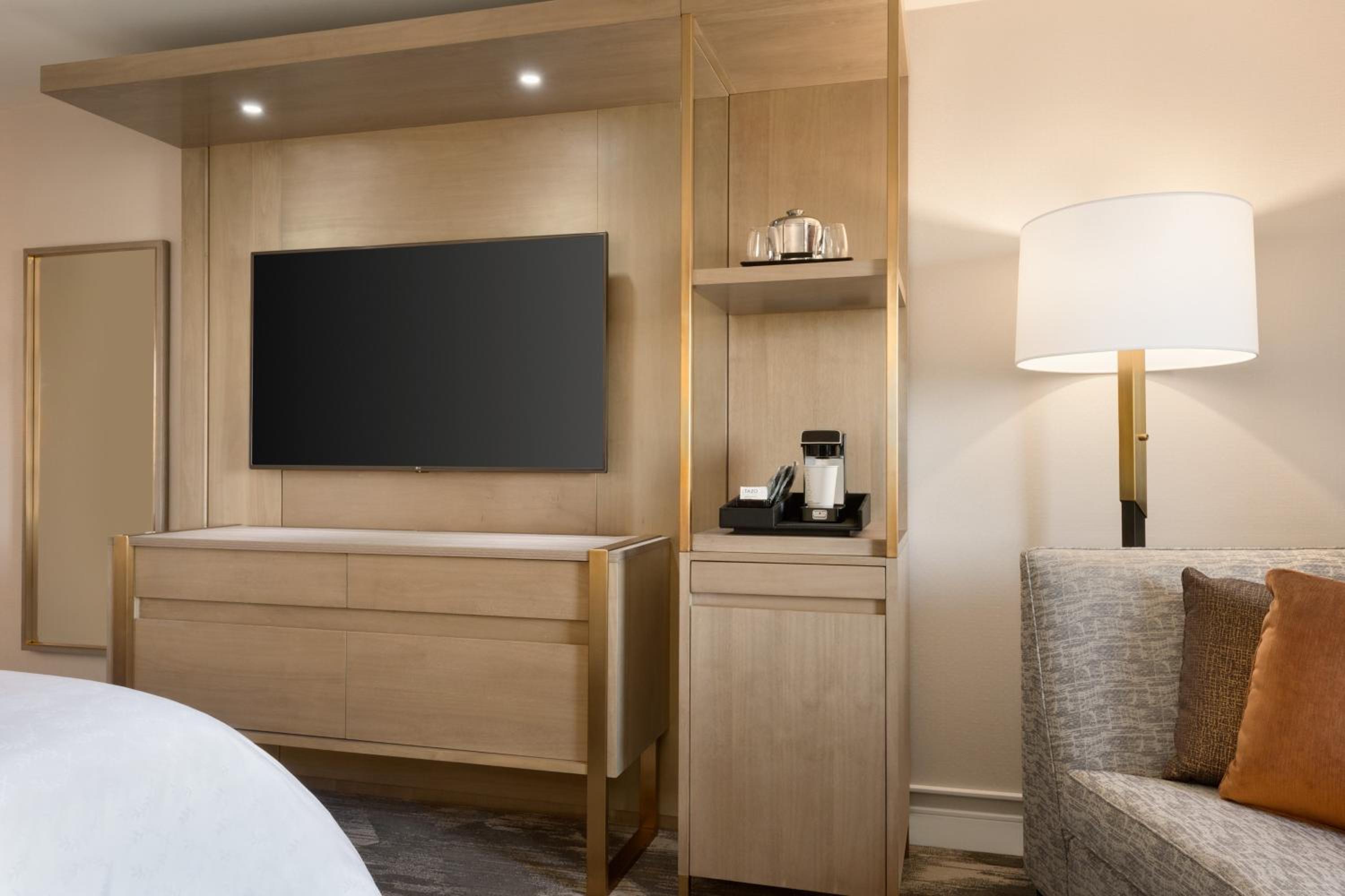 Guest Room, 1 King - Photo 9