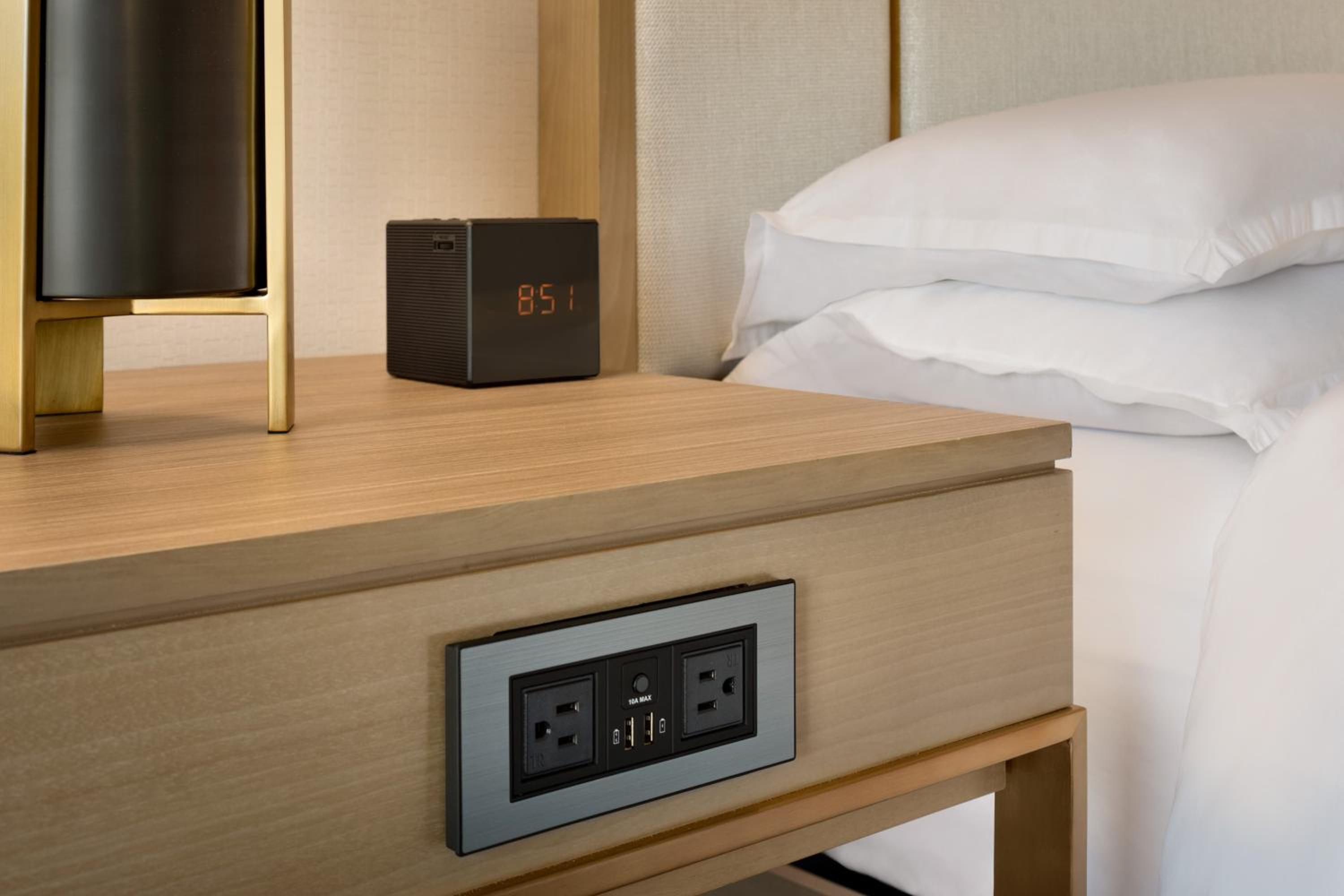 Guest Room, 1 King - Photo 8