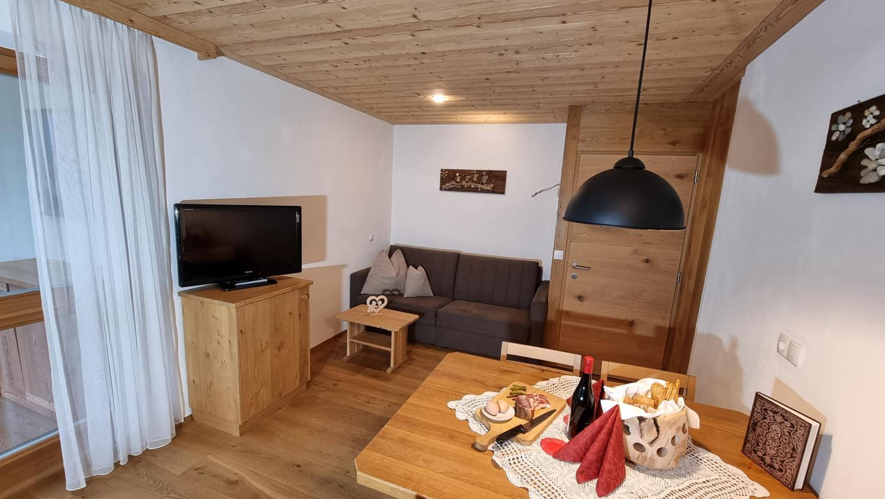 Apartment with Lake View