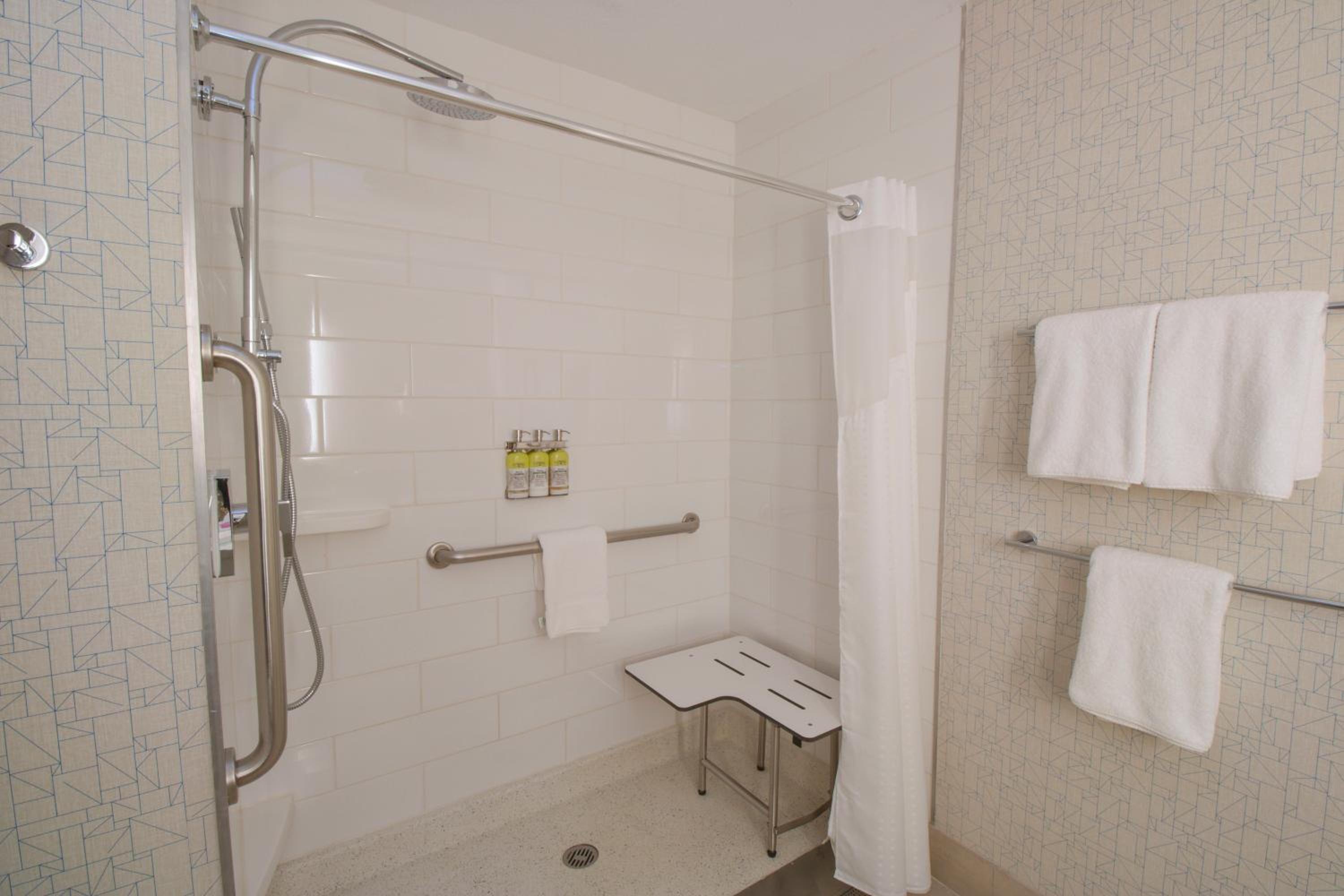 Standard King Room - Photo 4
