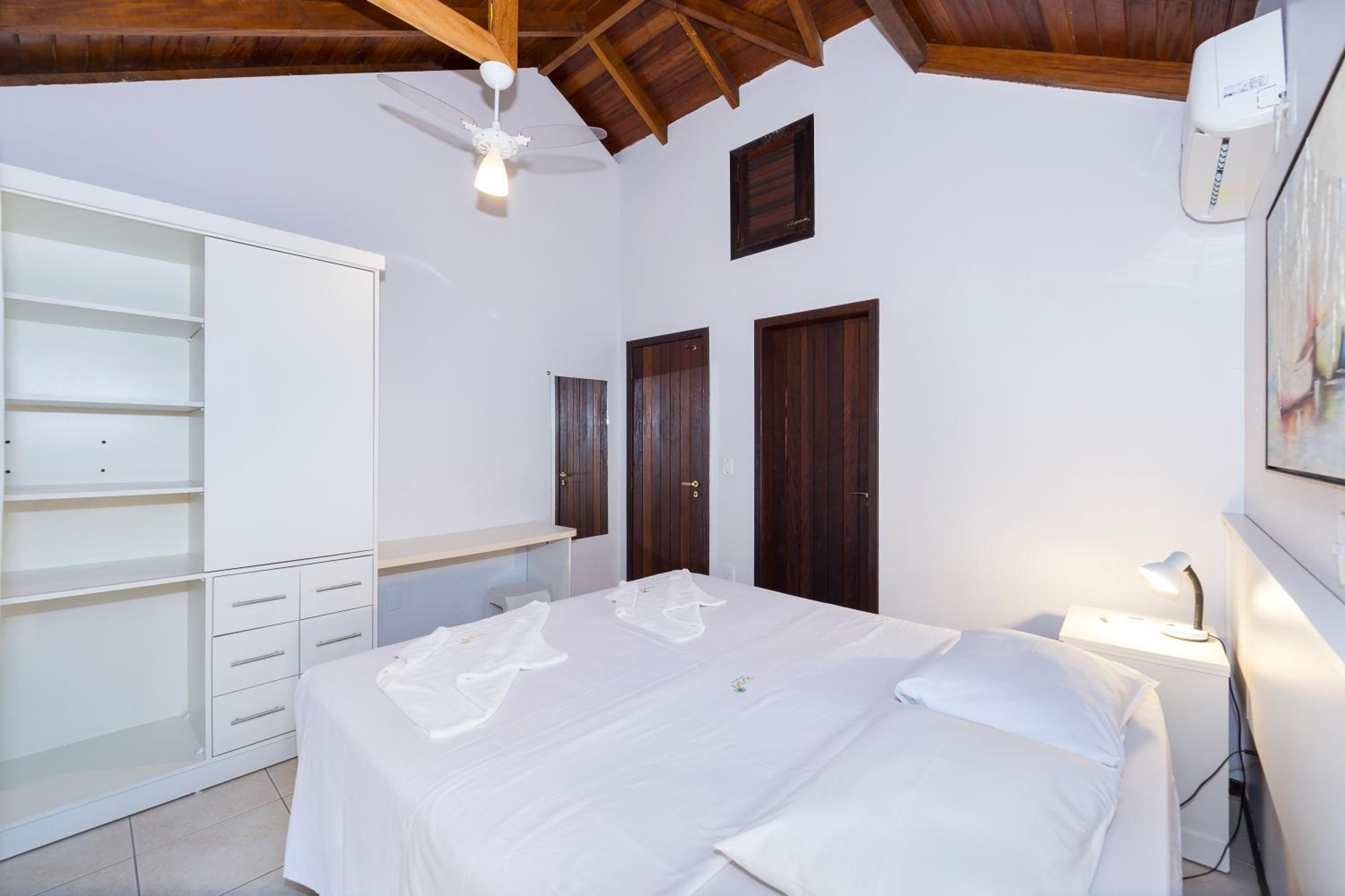 One-Bedroom Bungalow - Photo 3