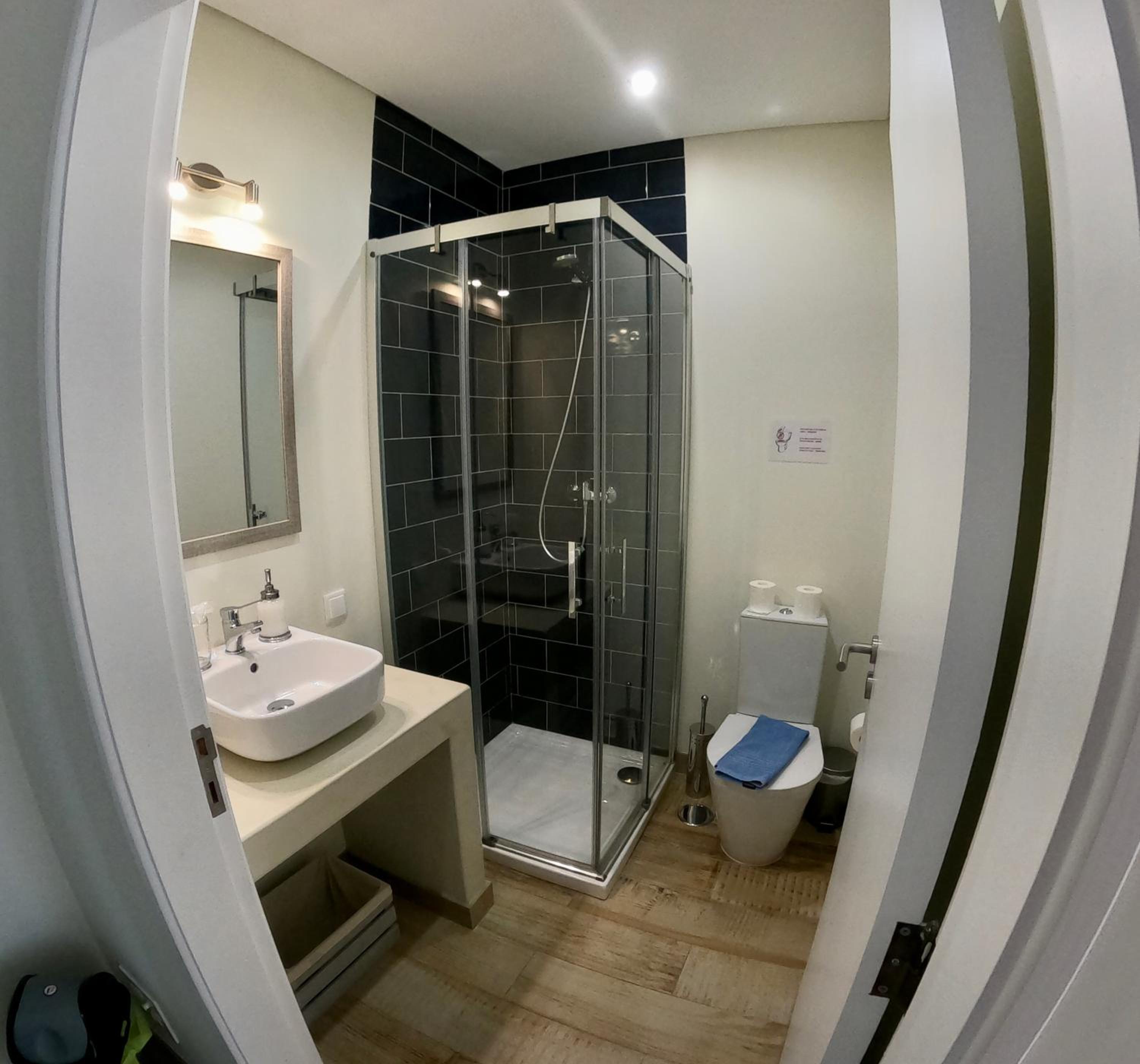 Double Room with Private Bathroom - Photo 7