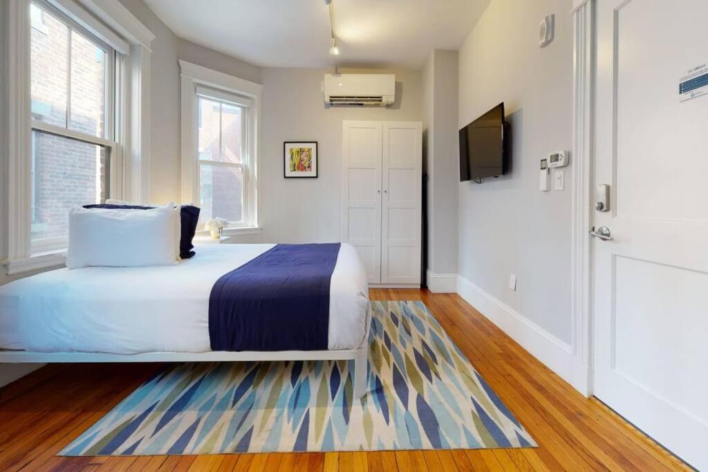 One-Bedroom Apartment - Photo 18