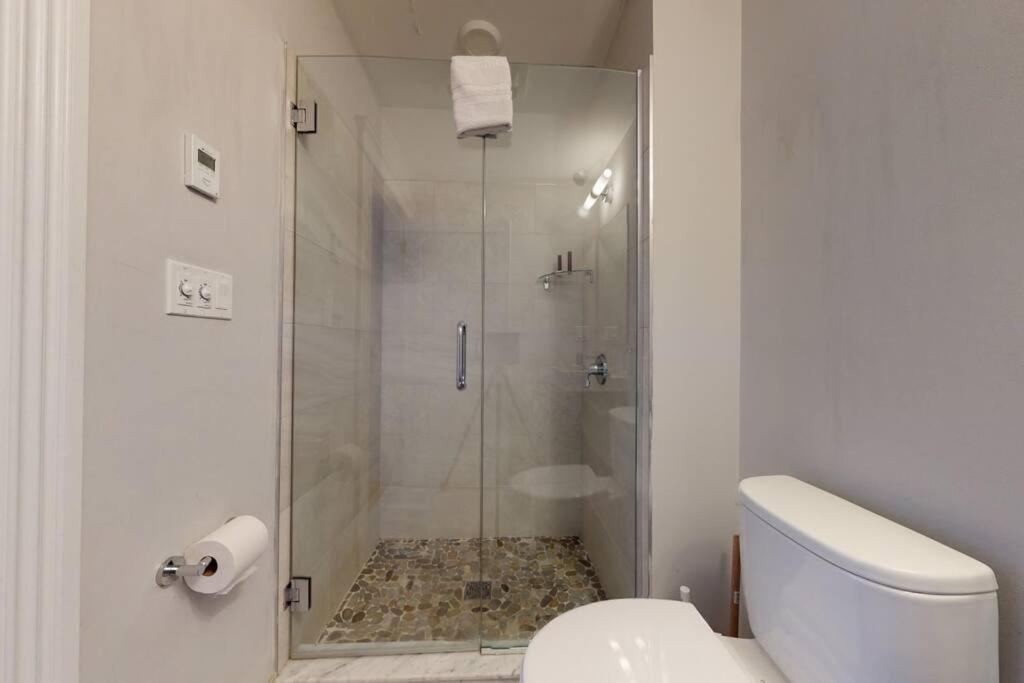 One-Bedroom Apartment - Photo 11