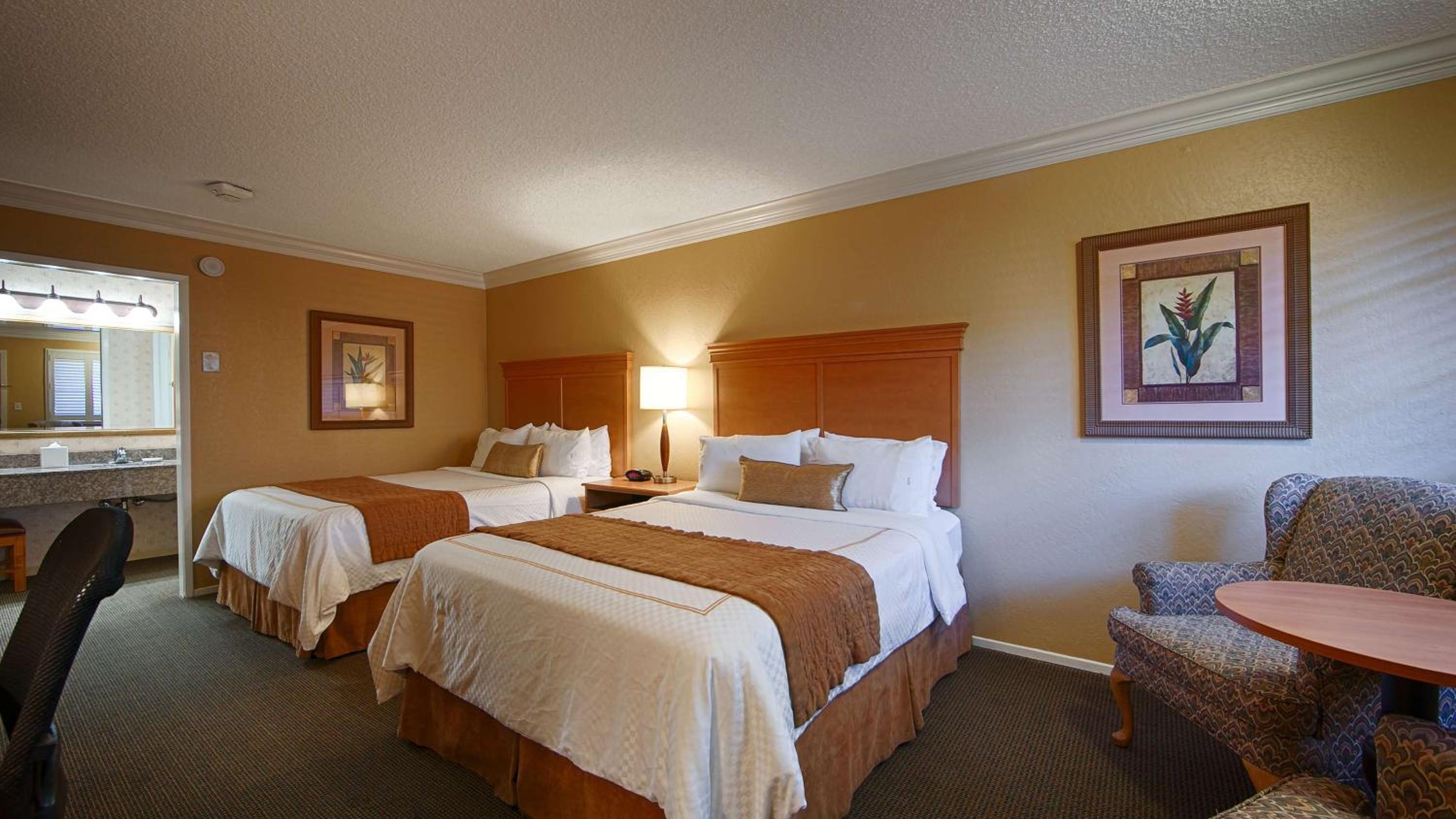 Queen Room with Two Queen Beds - Non-Smoking