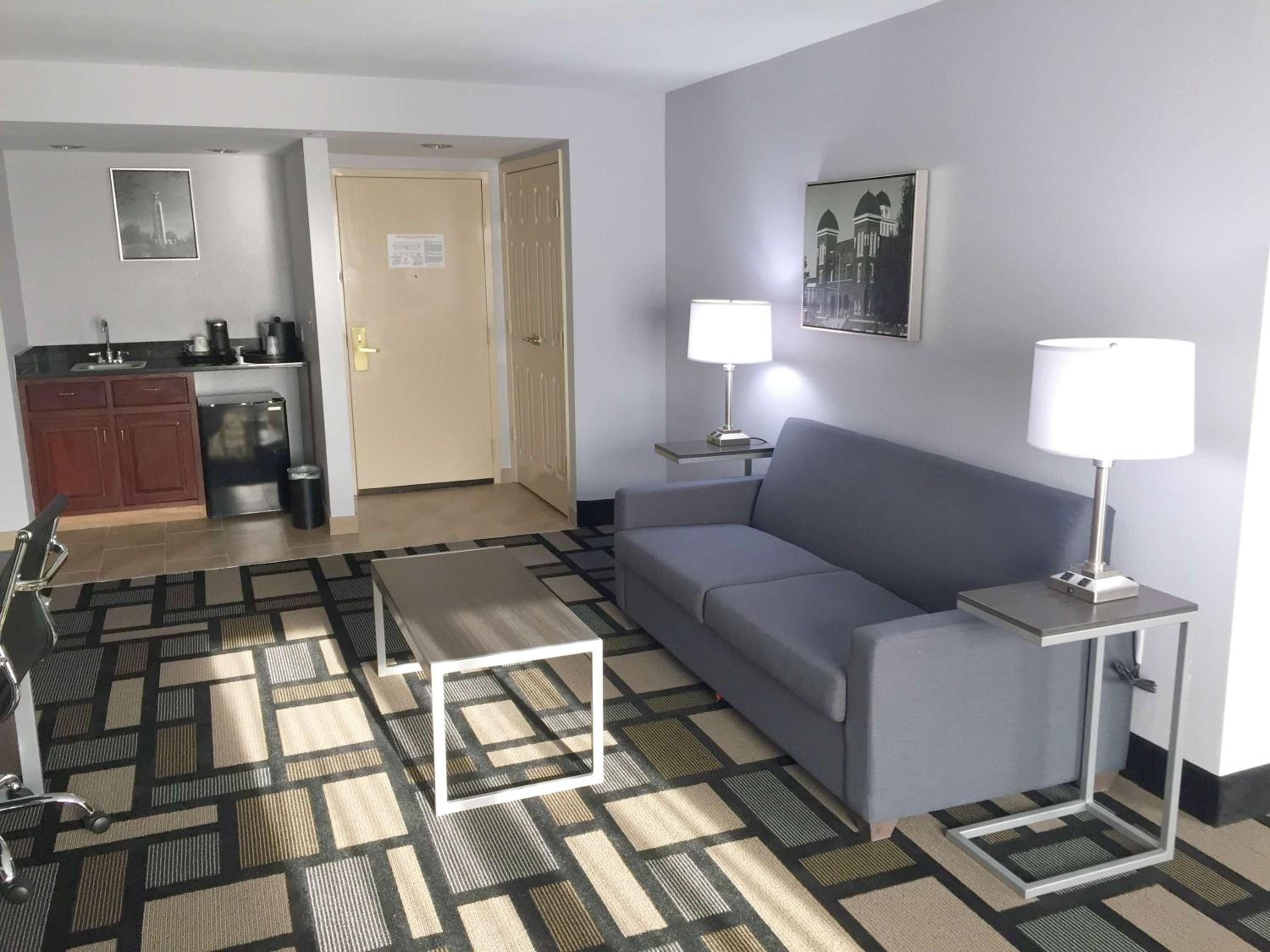 King Suite with Sofa Bed - Non Smoking - Photo 2