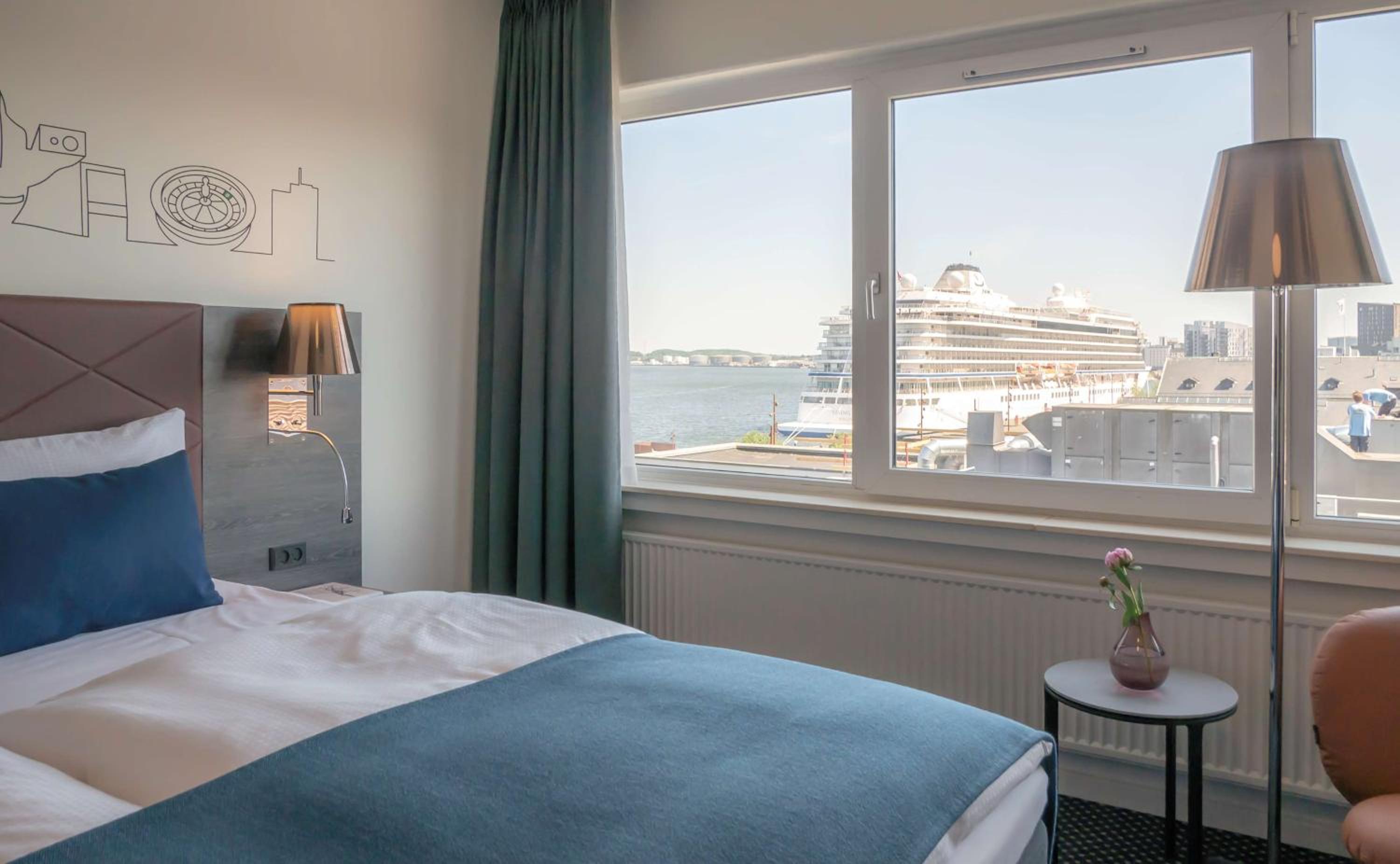 Standard Guest Room thumbnail 6