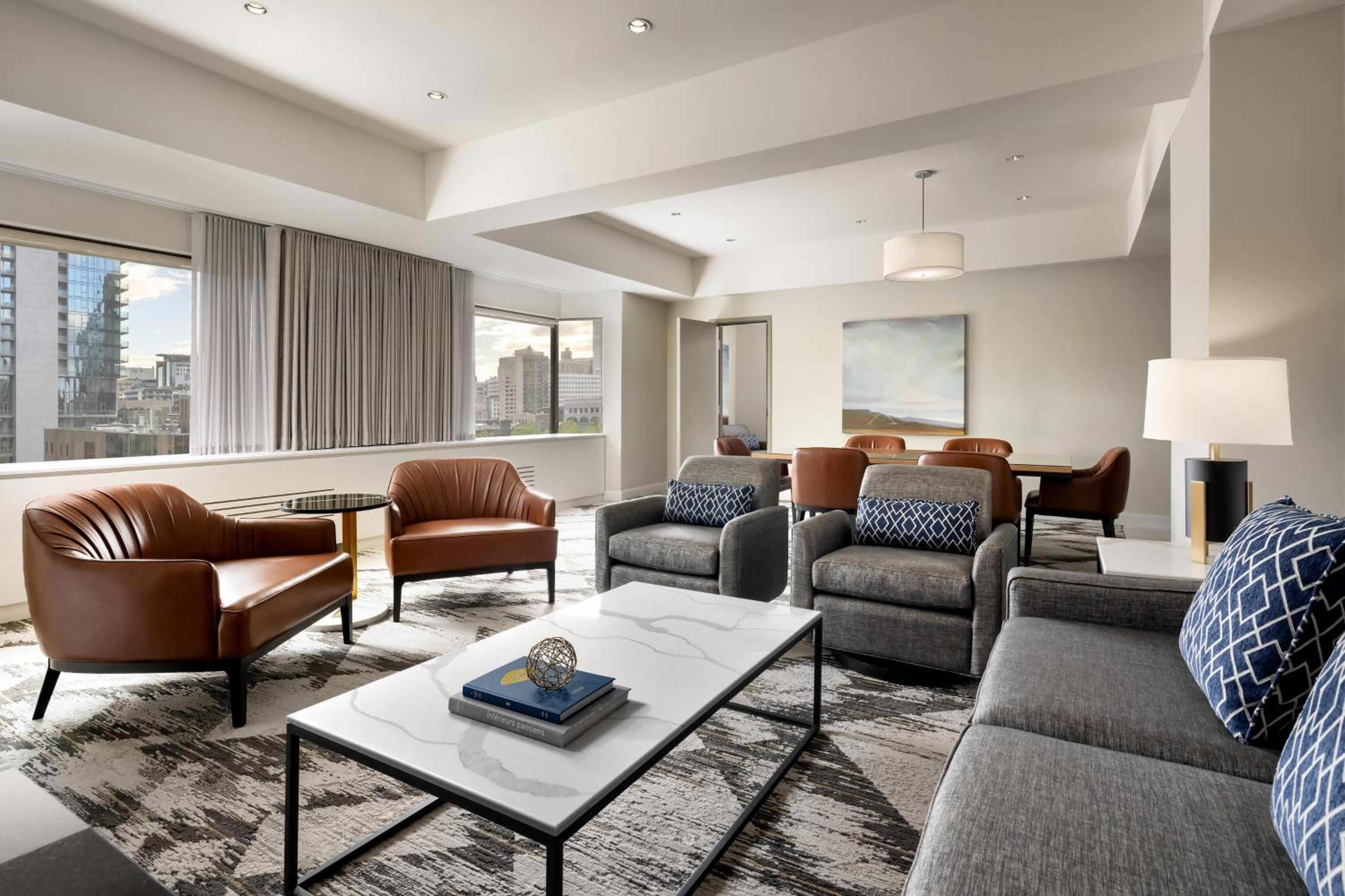 Suite With Club Lounge Access