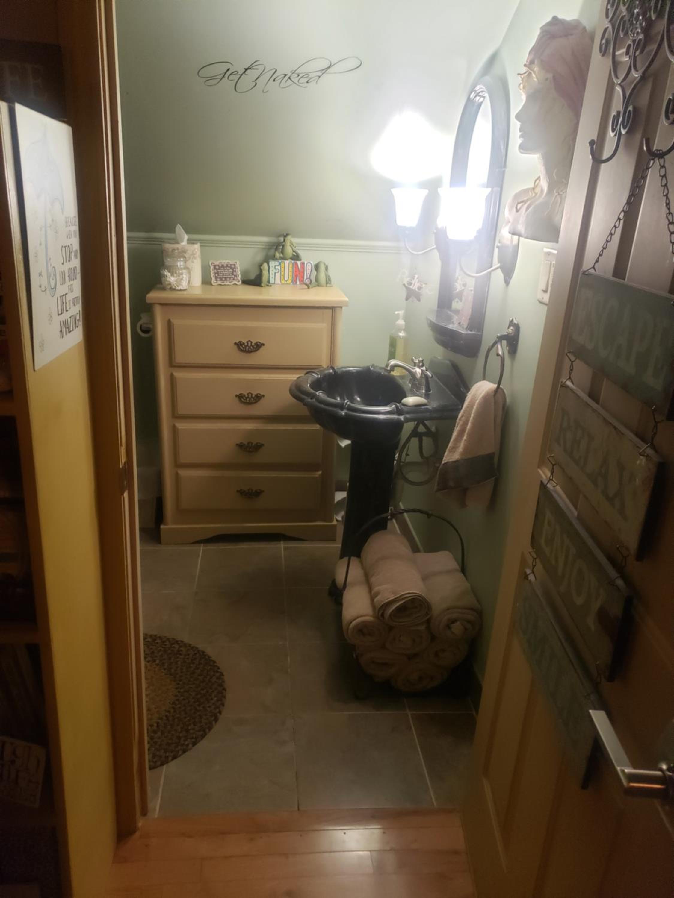 Deluxe Queen Suite - Photo 6