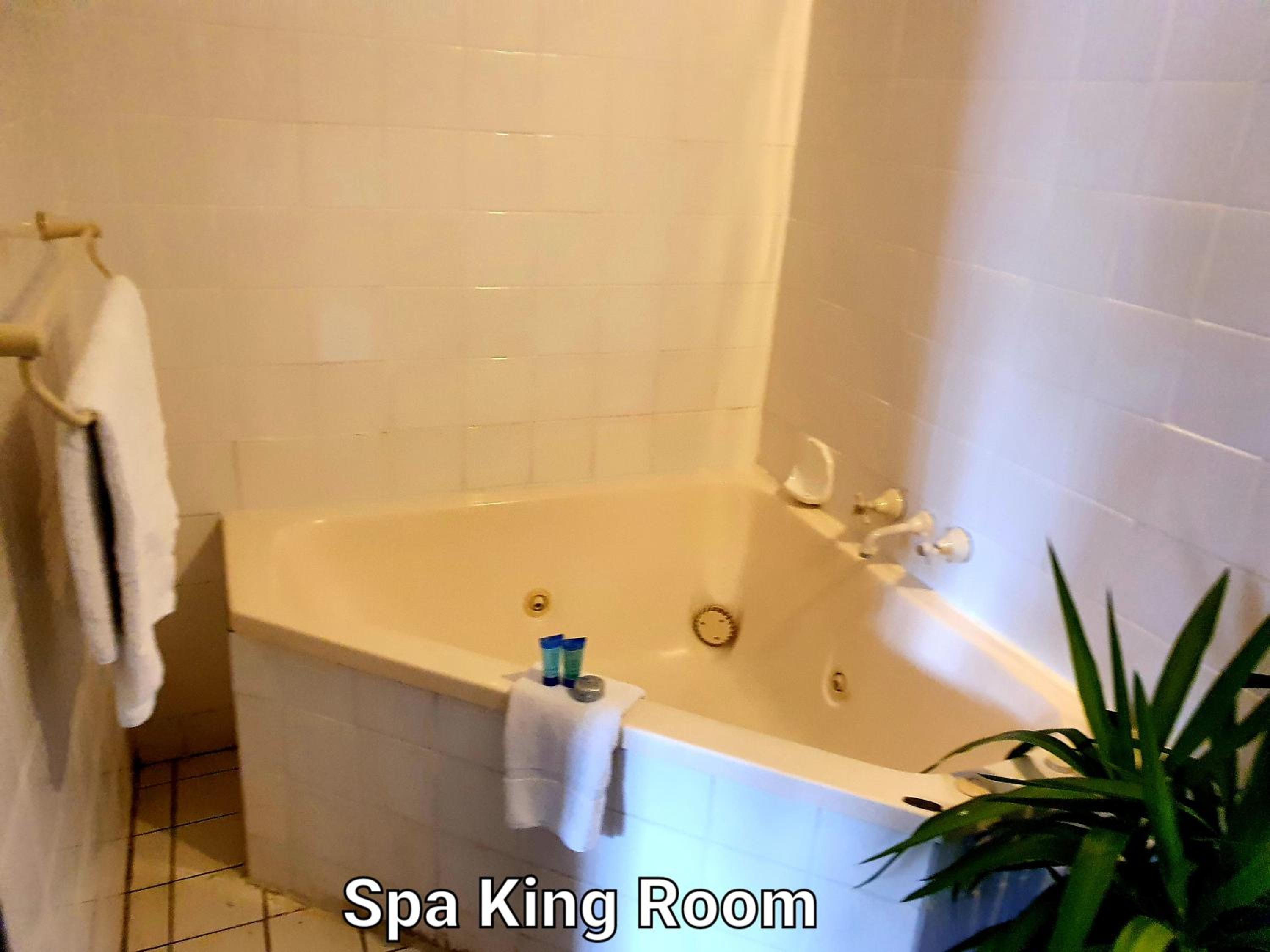 King Room with Spa Bath photo 2