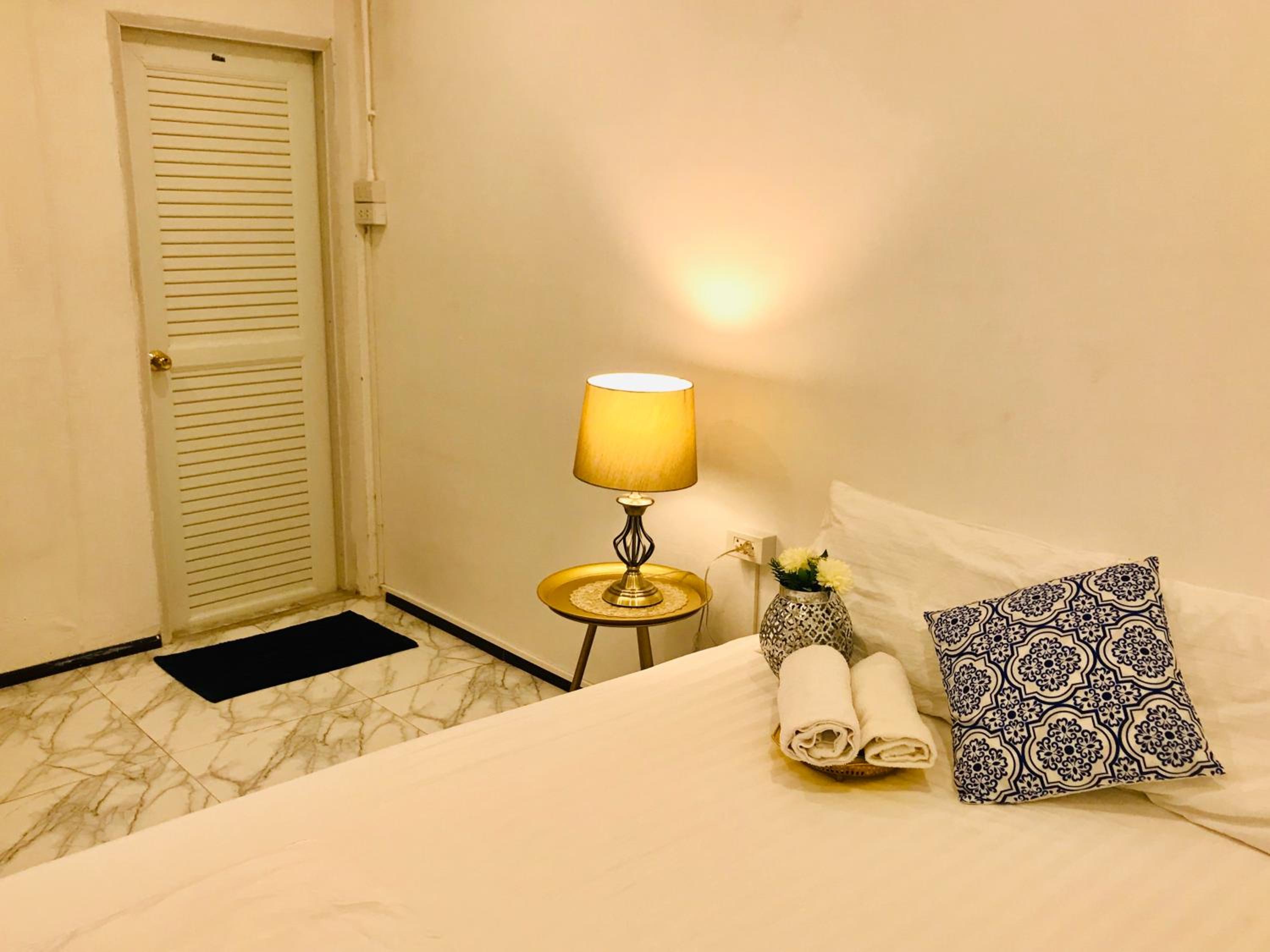 Double Room with Private Bathroom - Photo 8