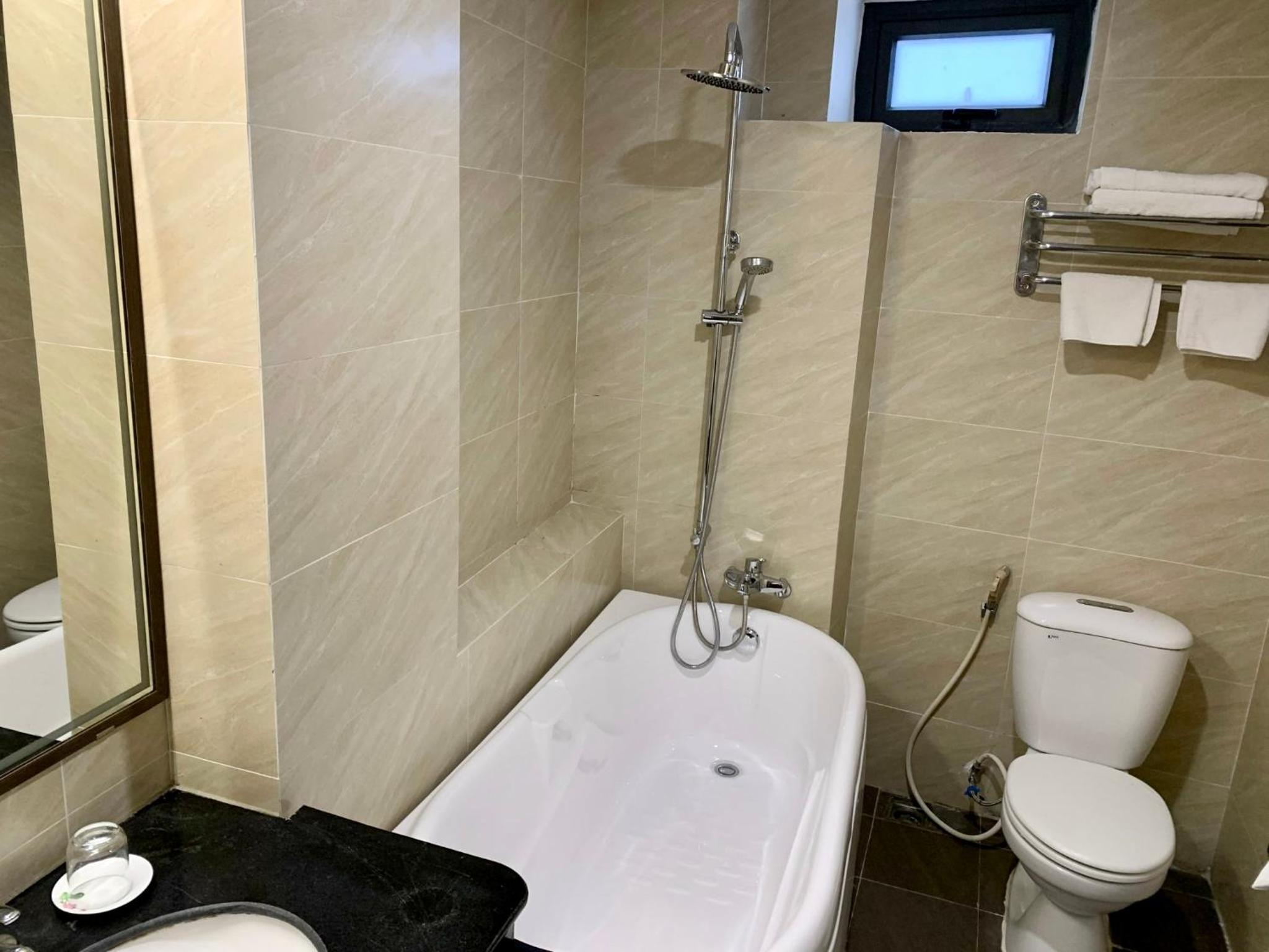Deluxe King Suite photo 3