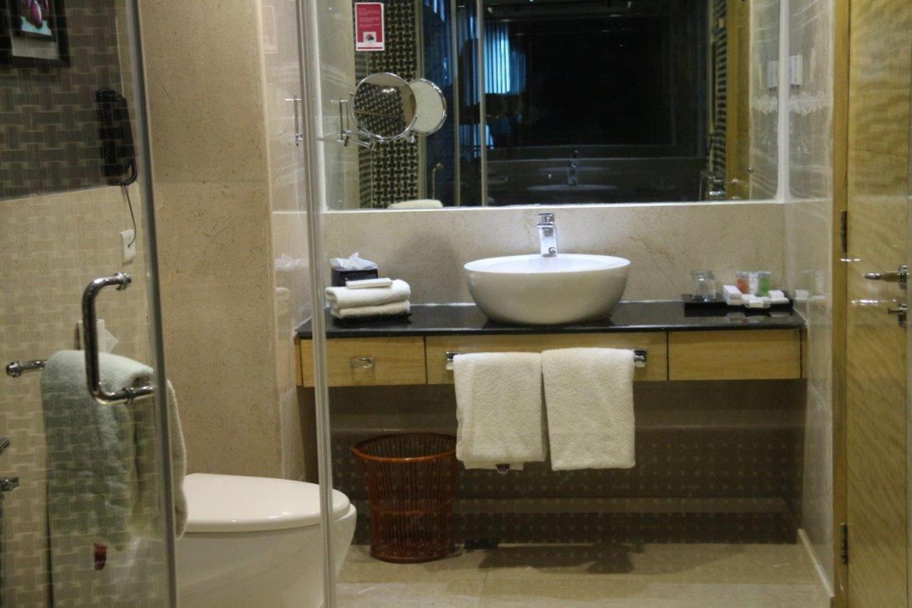 Premium Twin Room with Lake View - Non-Smoking
