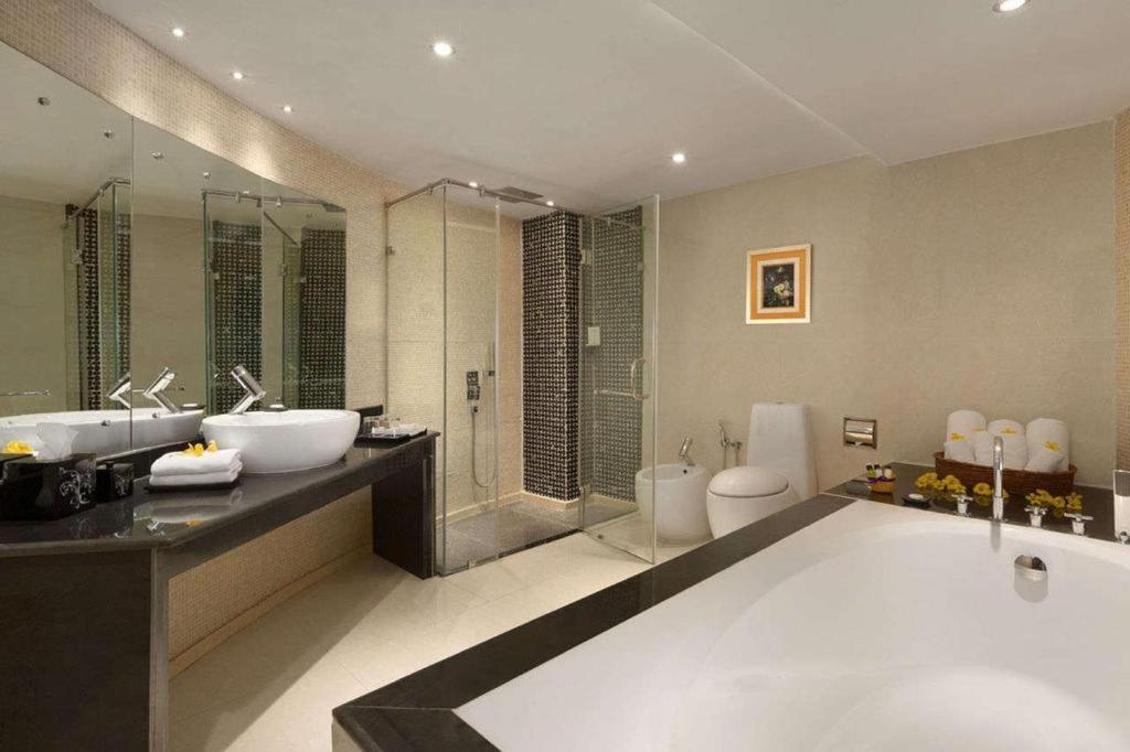 Royal King Suite with Lake View - Non-Smoking
