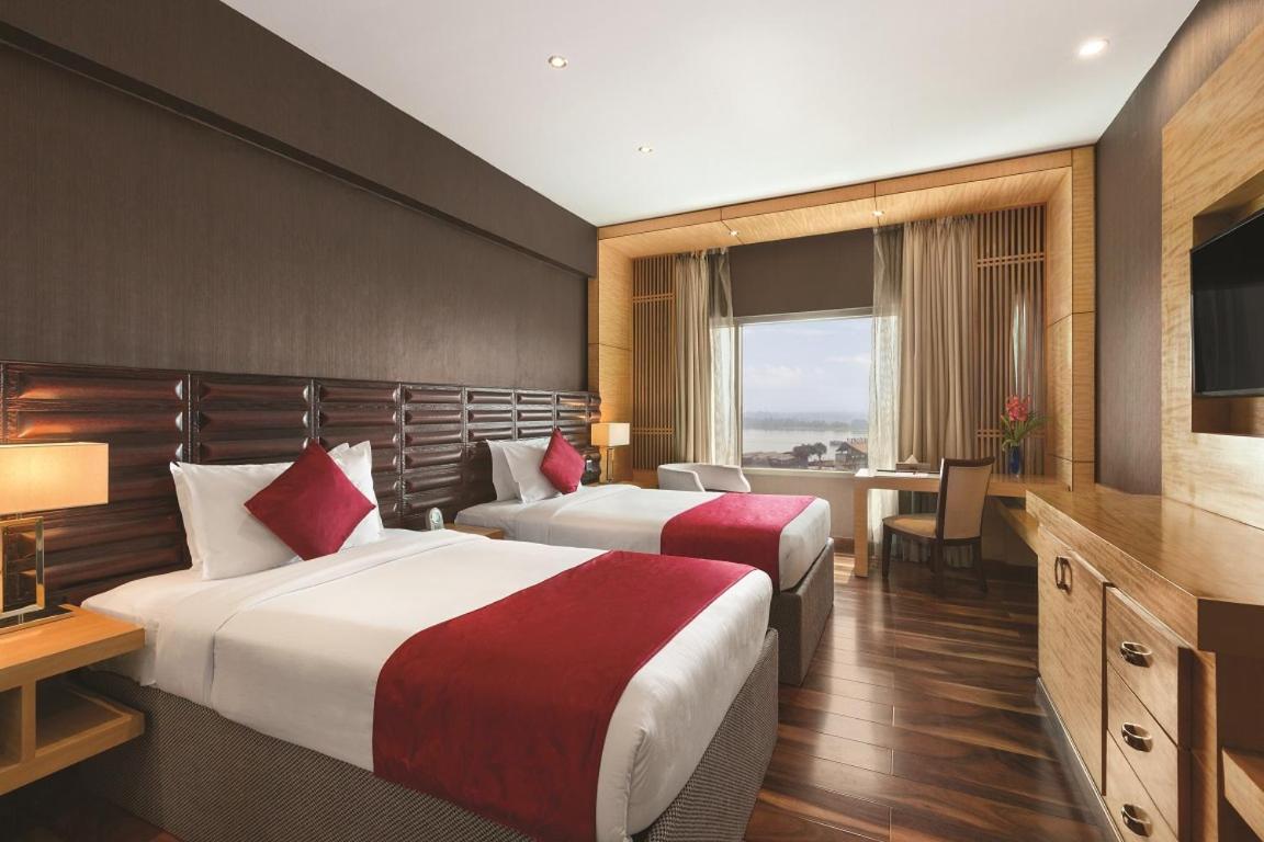 Premium Twin Room with Lake View - Non-Smoking