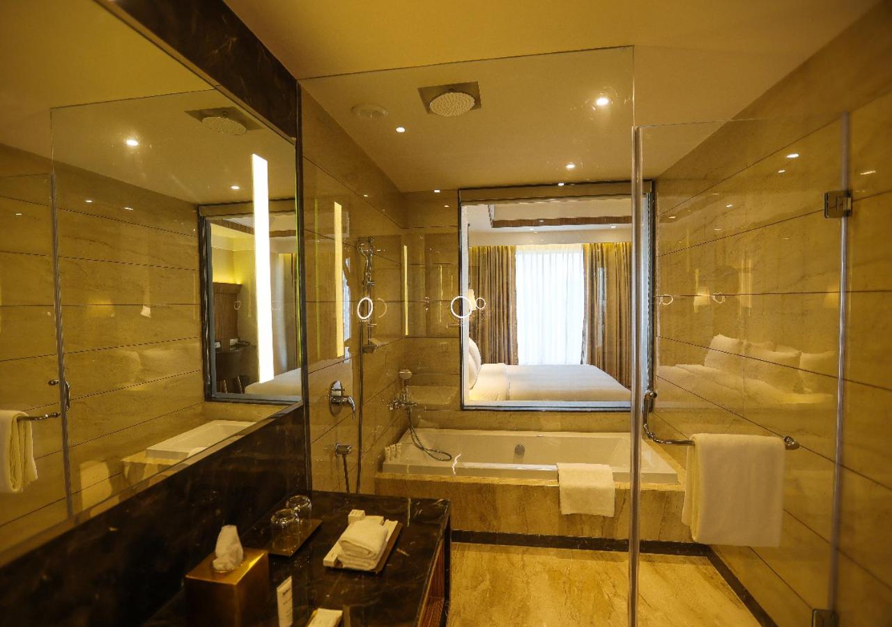 Executive Suite - Photo 6