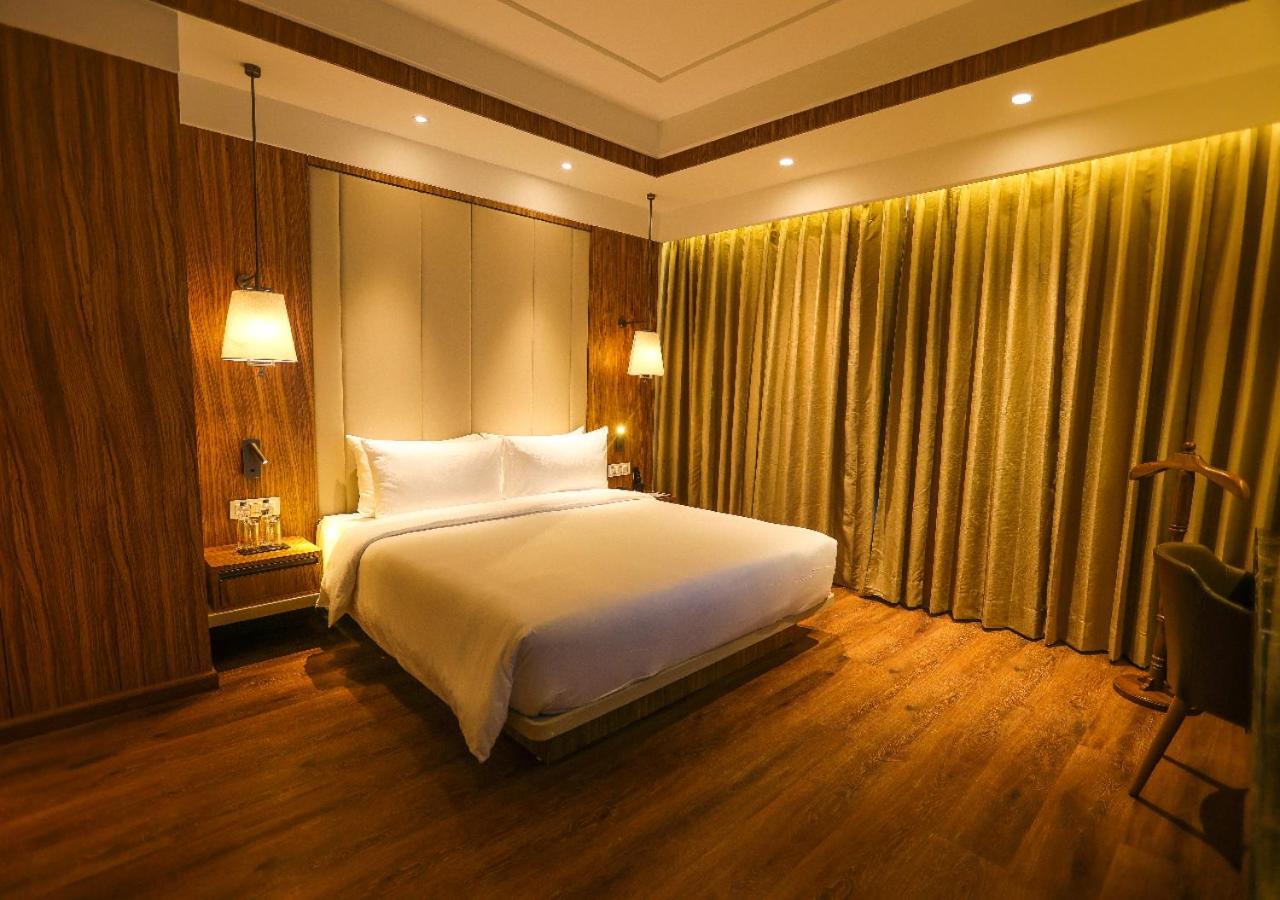 Executive Suite - Photo 5