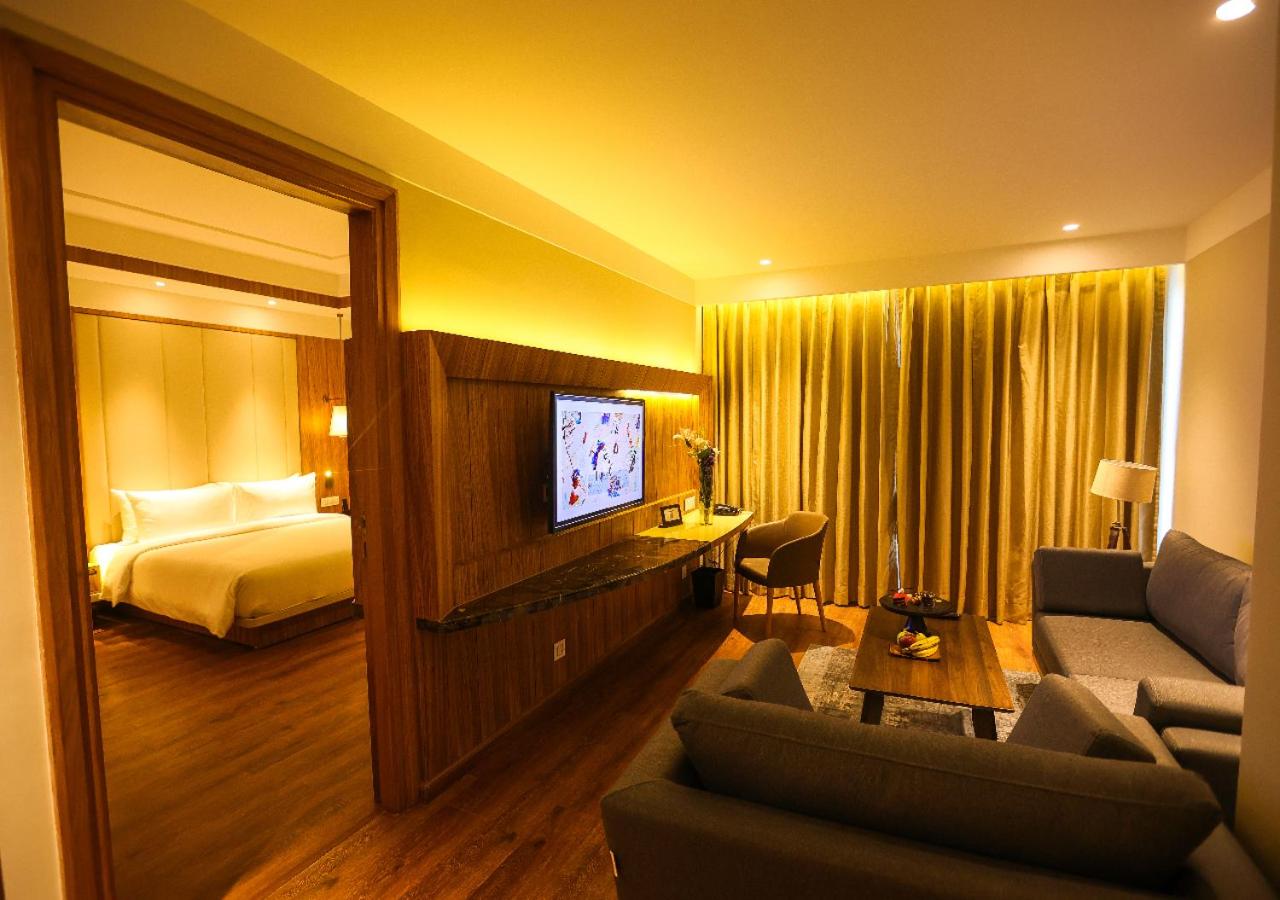 Executive Suite - Photo 4