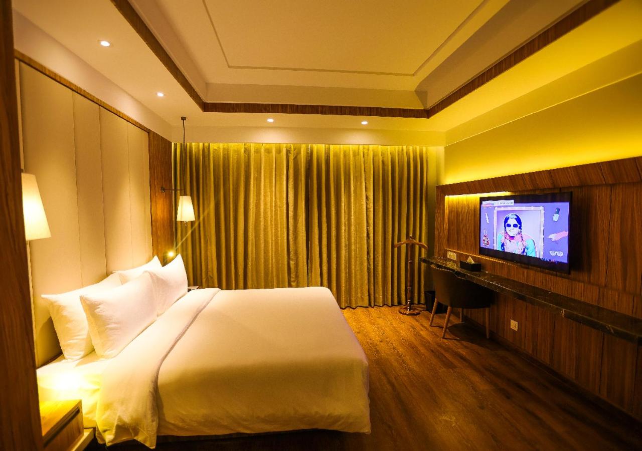 One-Bedroom Suite - Photo 4