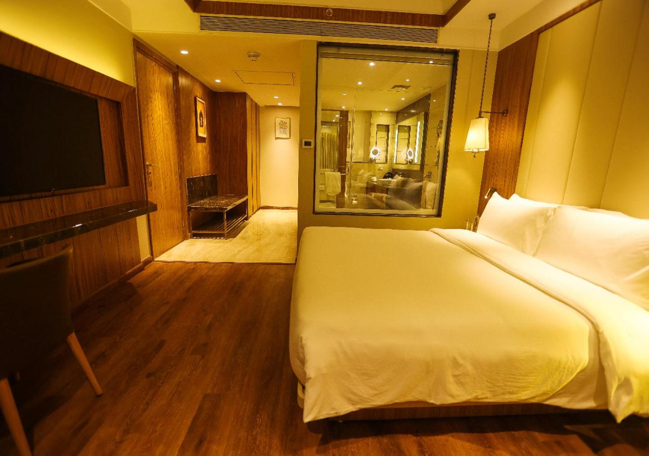 One-Bedroom Suite - Photo 5
