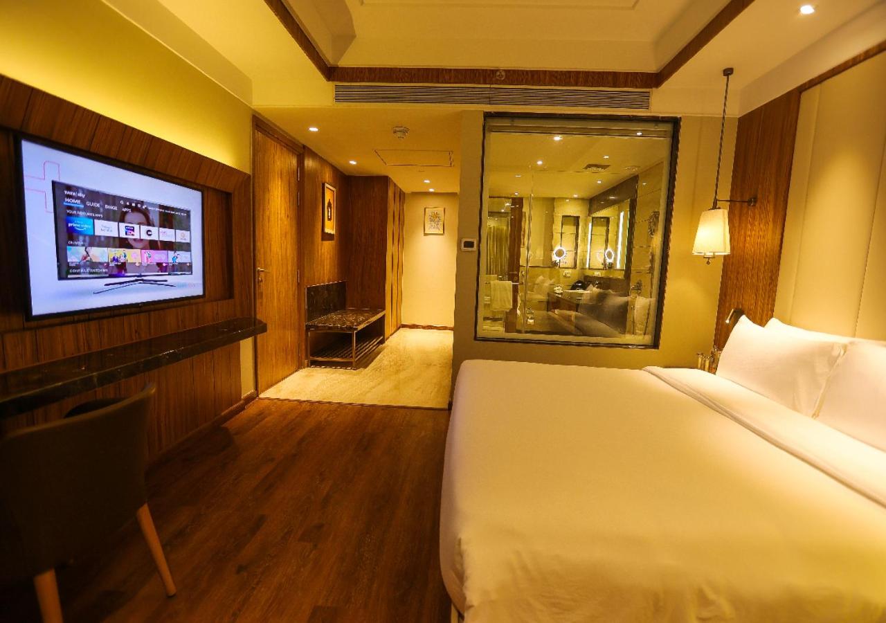 One-Bedroom Suite - Photo 6