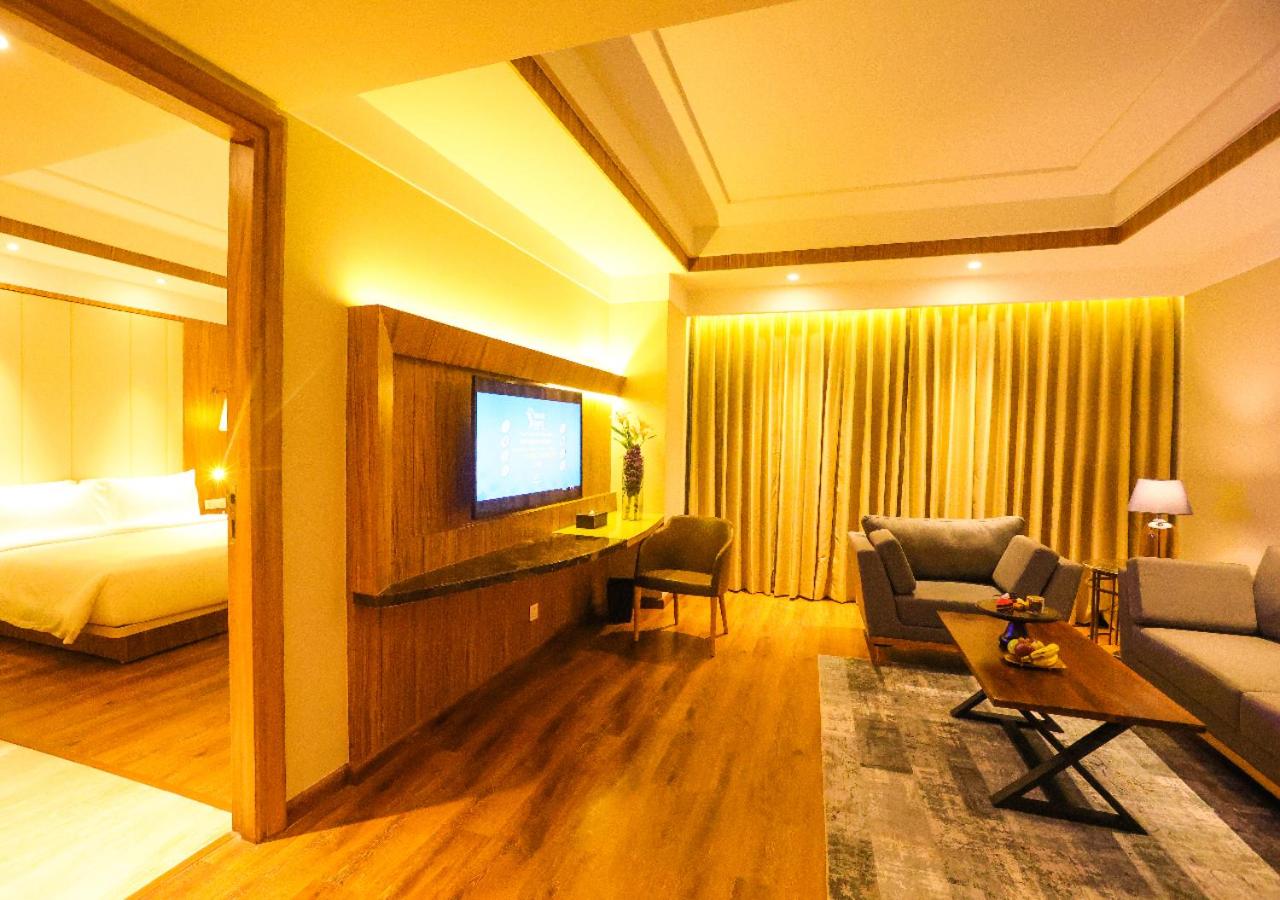 One-Bedroom Suite - Photo 3