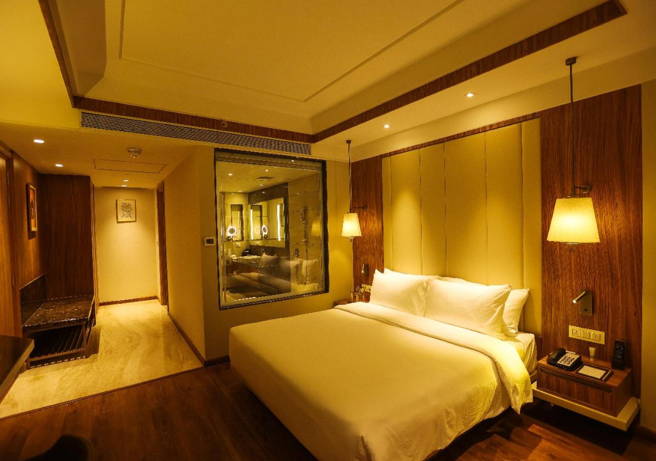 One-Bedroom Suite - Photo 7