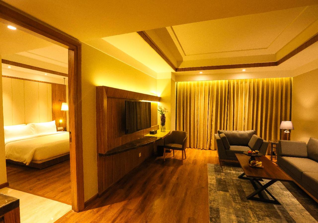 One-Bedroom Suite - Photo 8