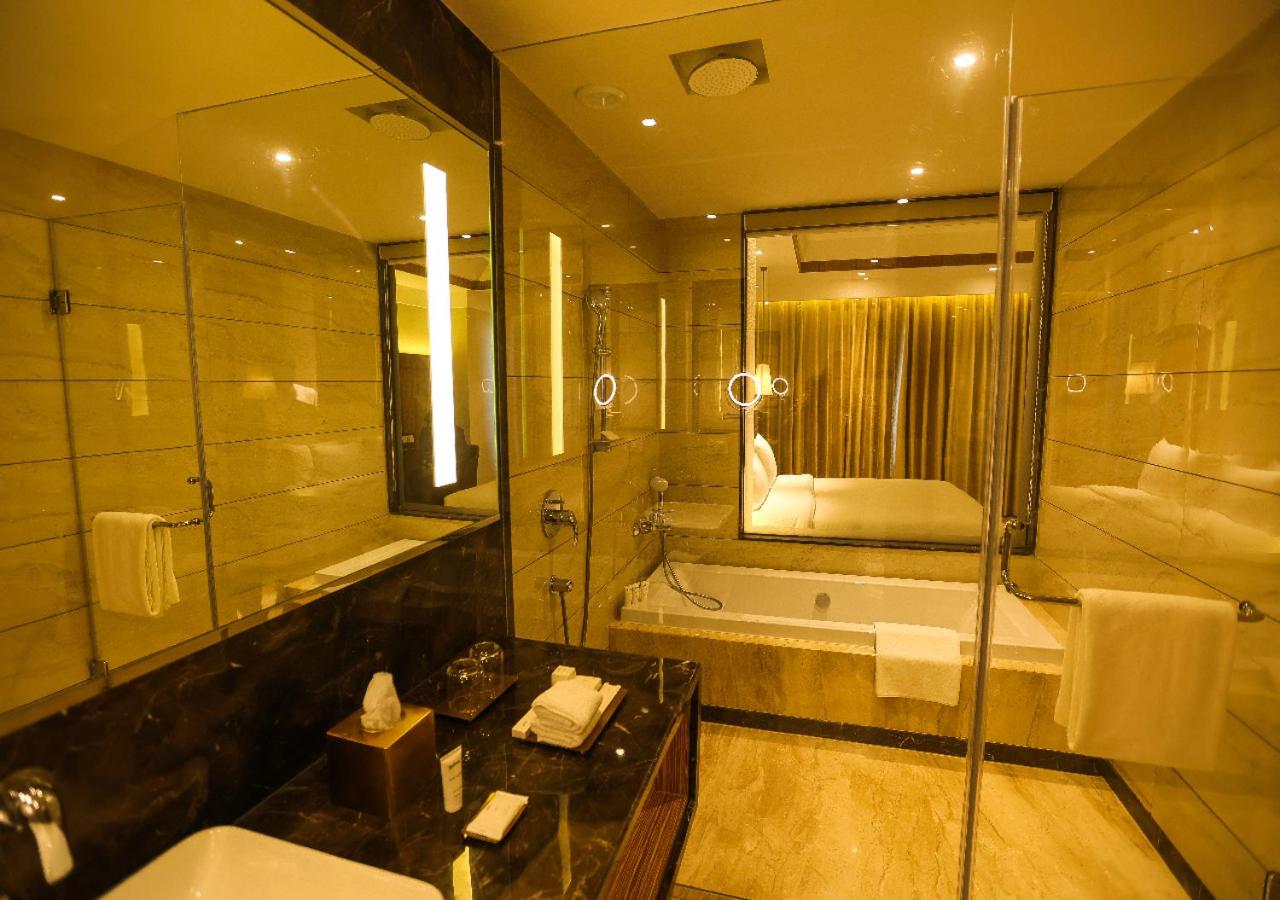 One-Bedroom Suite - Photo 9