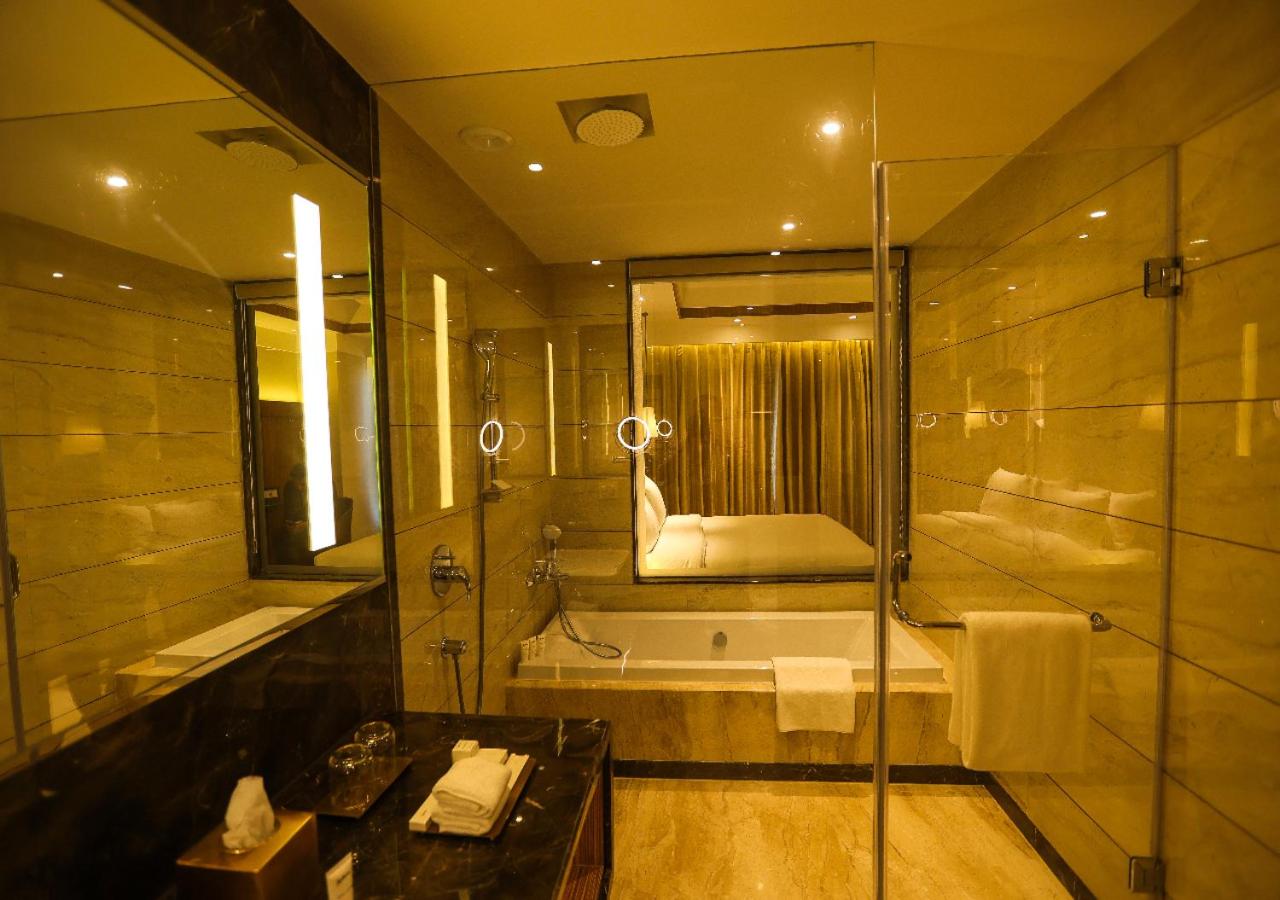 One-Bedroom Suite - Photo 11