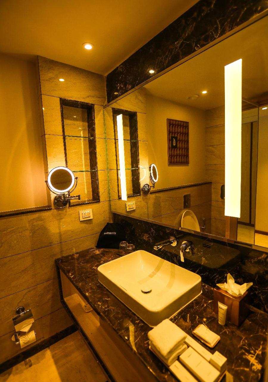 One-Bedroom Suite - Photo 12